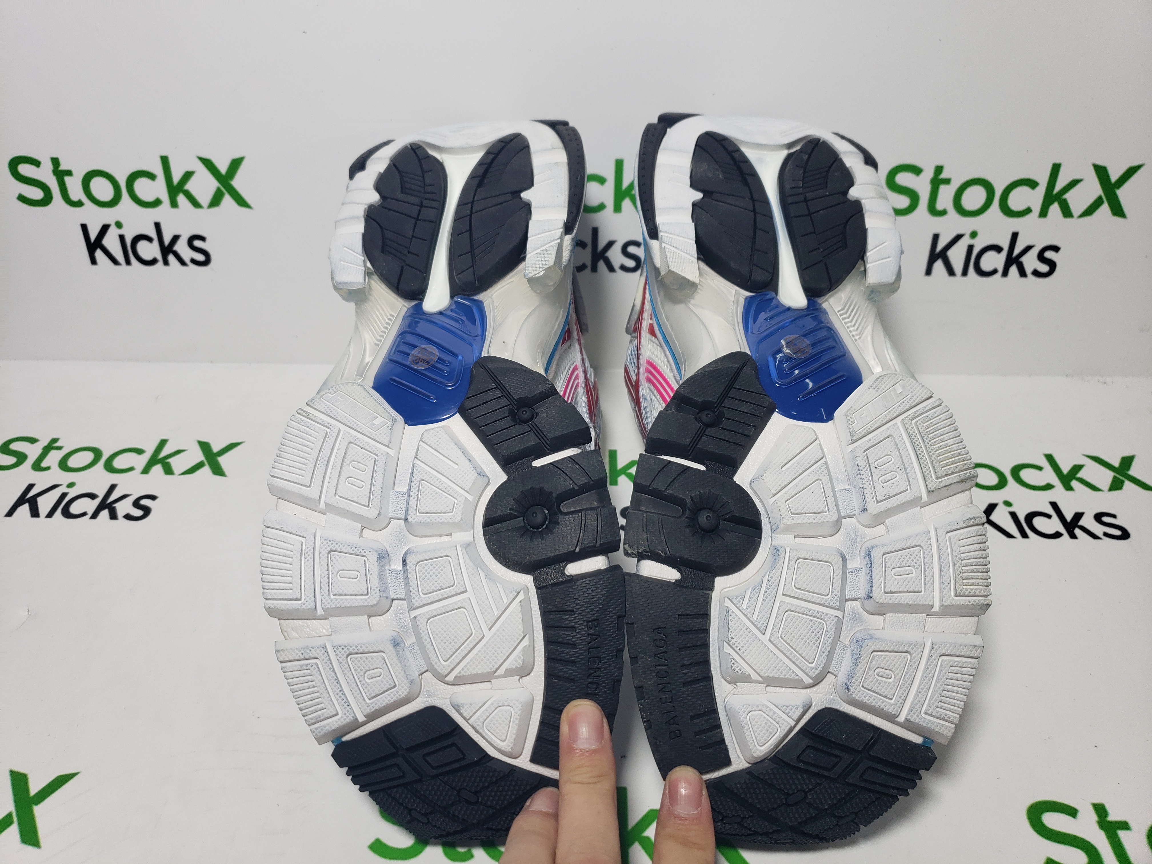 Balenciaga Runner White Multicolor 772774W3RBW9645 review Stockxkicks 04
