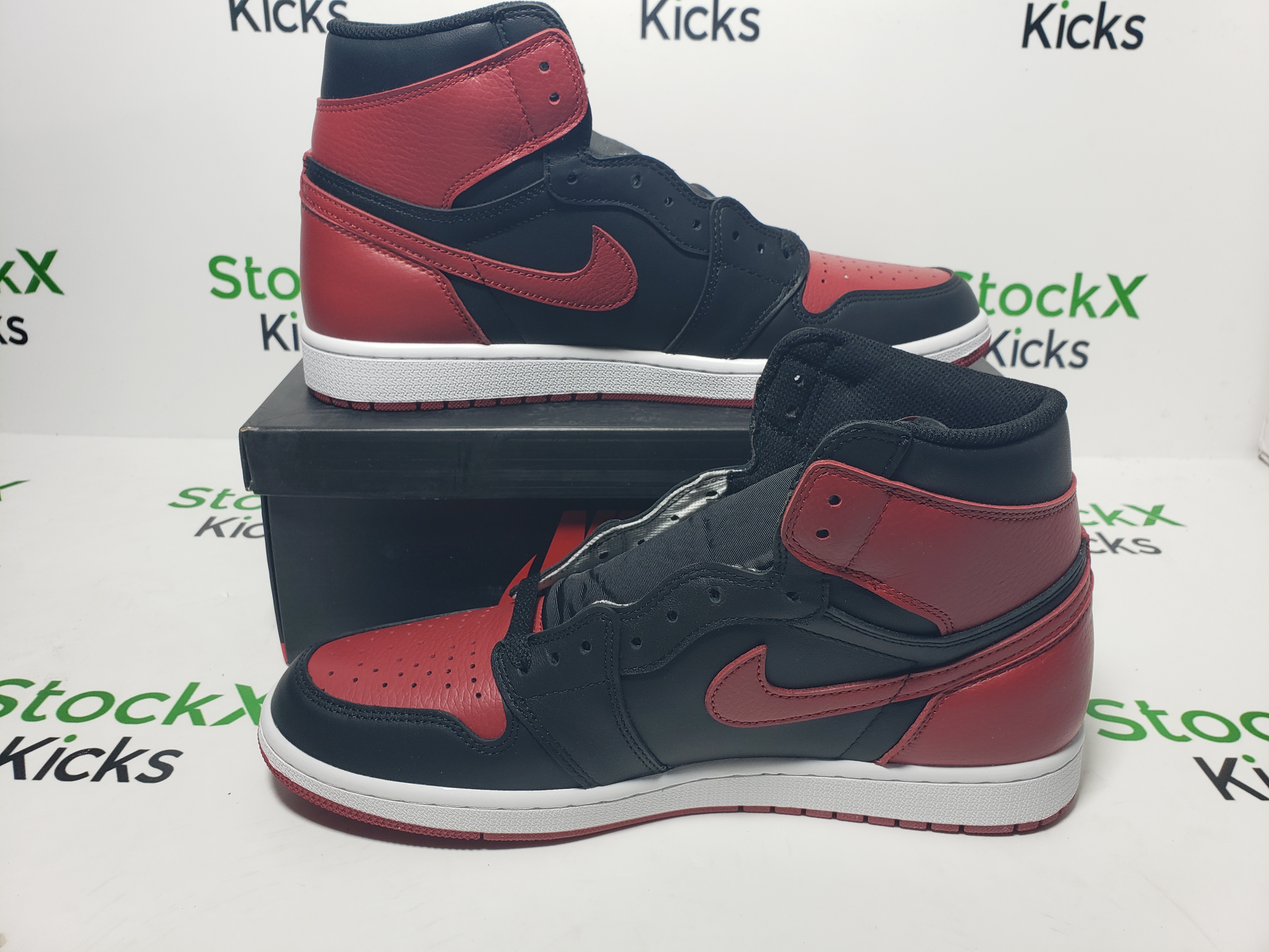 H12 Batch Air Jordan 1 Retro High Bred Banned (2016) 555088-001 review Stockxkicks 06
