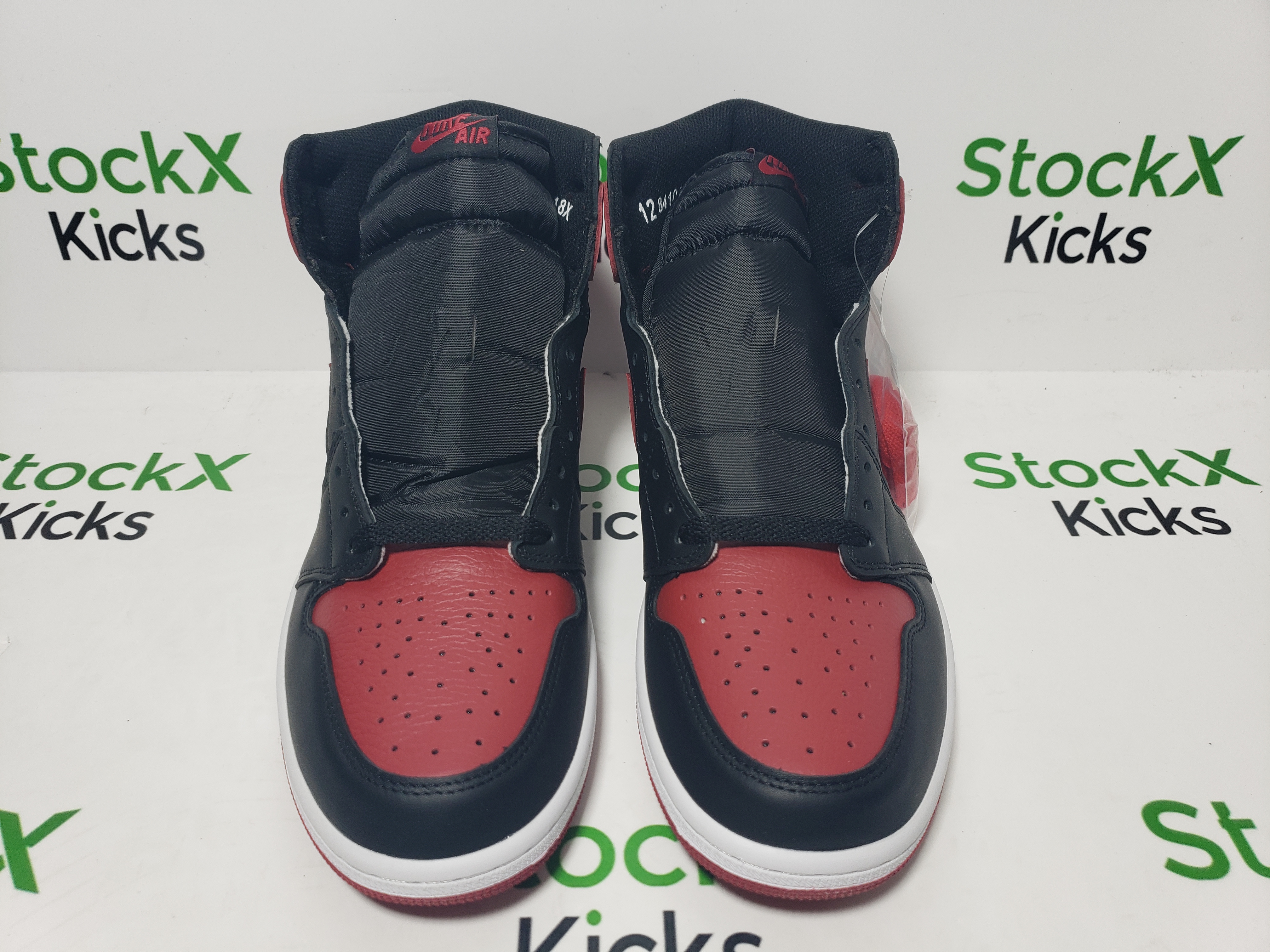 H12 Batch Air Jordan 1 Retro High Bred Banned (2016) 555088-001 review Stockxkicks 01