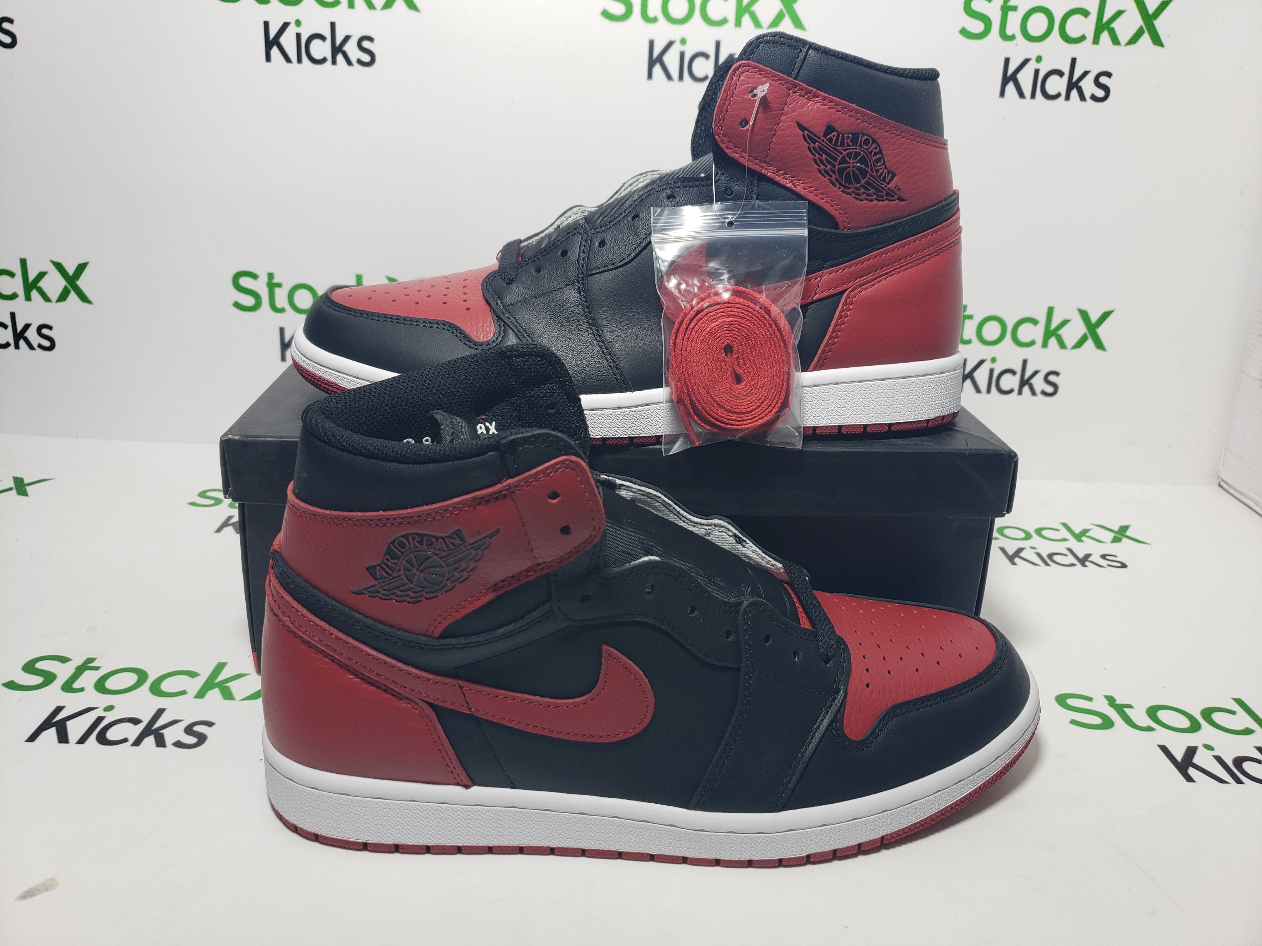 H12 Batch Air Jordan 1 Retro High Bred Banned (2016) 555088-001 review Stockxkicks 05
