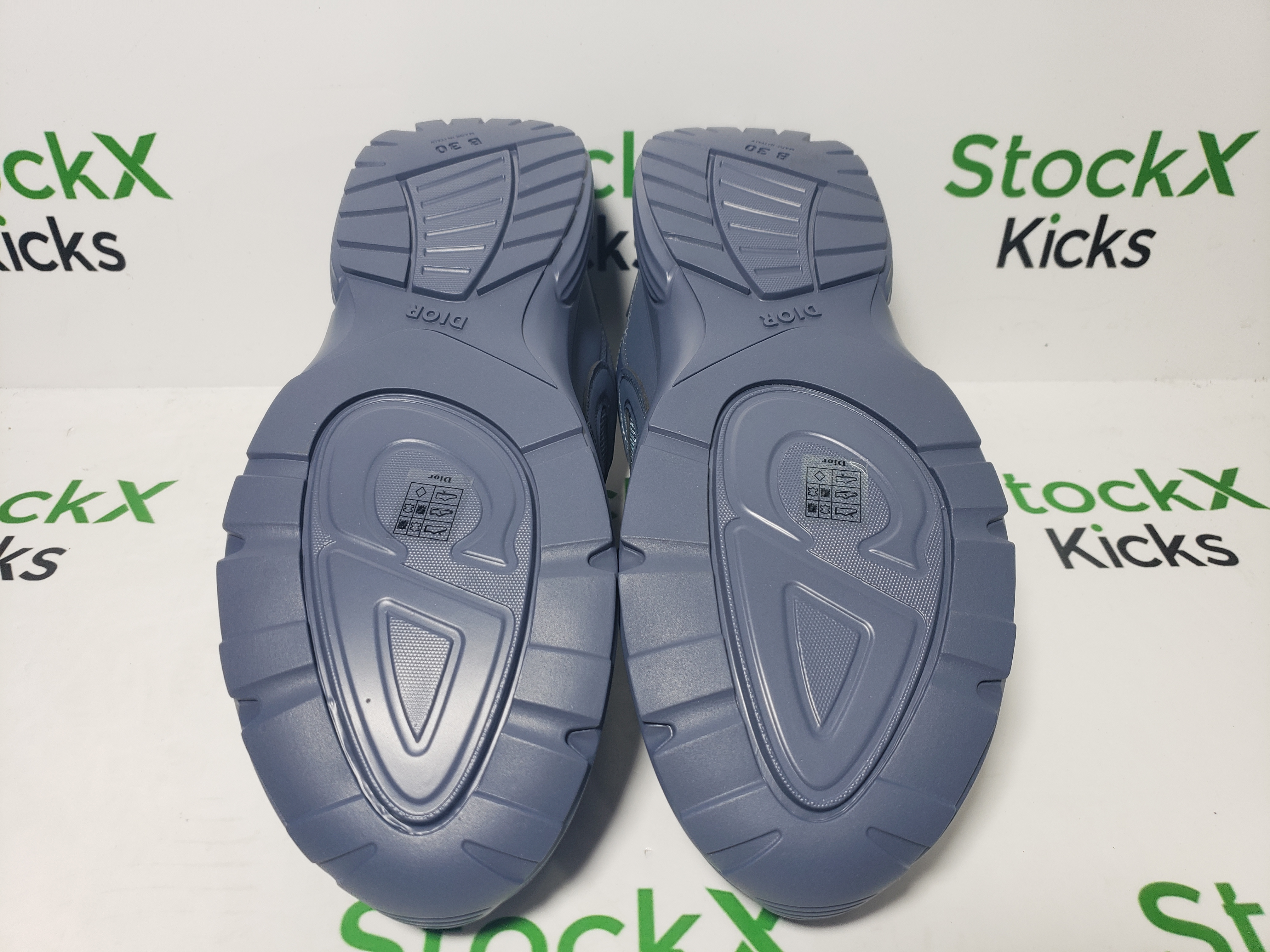 Dior B30 x Stone Island Sneaker Navy Blue CK241115 review Stockxkicks 04