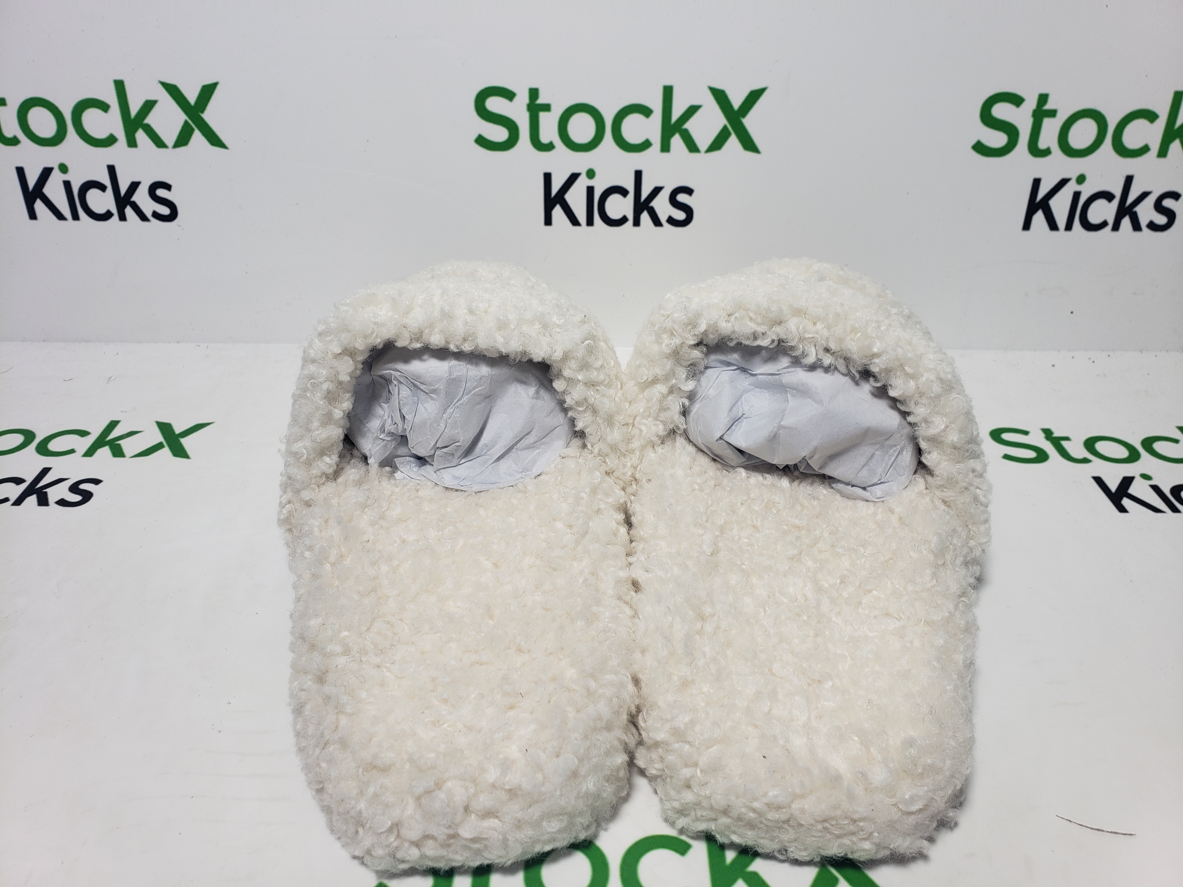 Balenciaga Furry Slide White review Stockxkicks 02