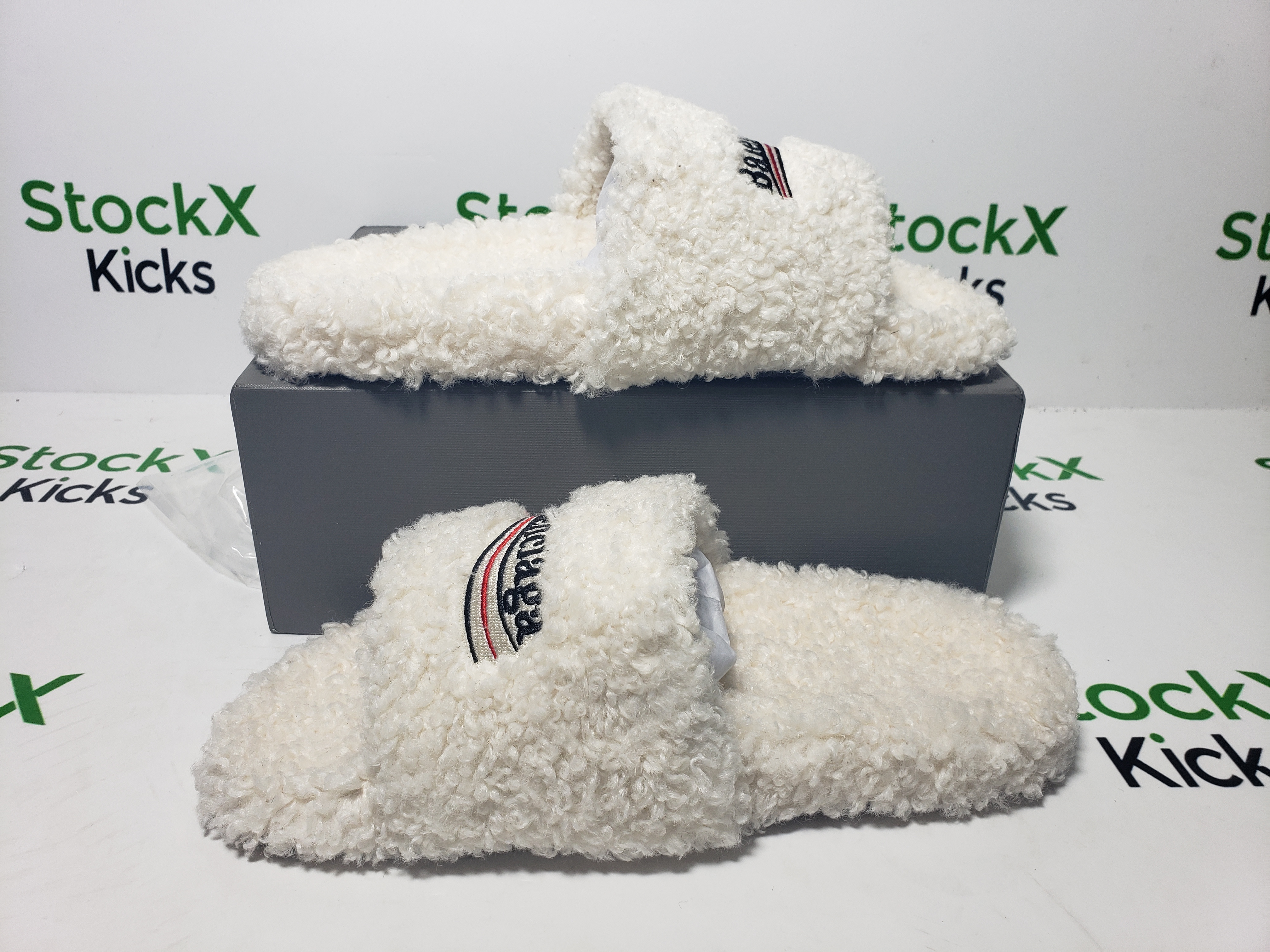 Balenciaga Furry Slide White review Stockxkicks 06