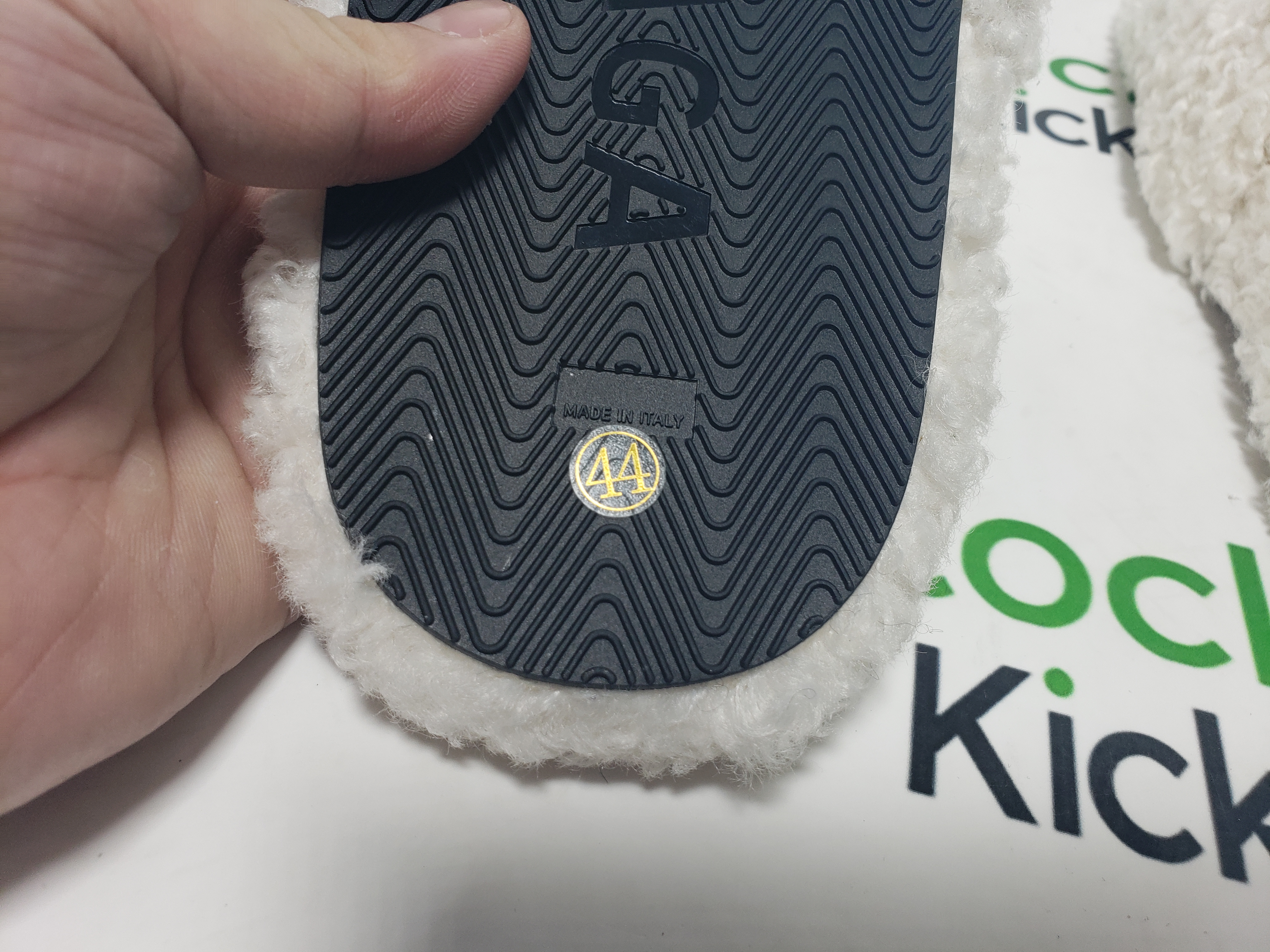 Balenciaga Furry Slide White review Stockxkicks 03