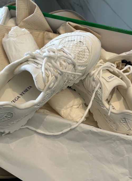 Bottega Veneta Orbit Wine review 