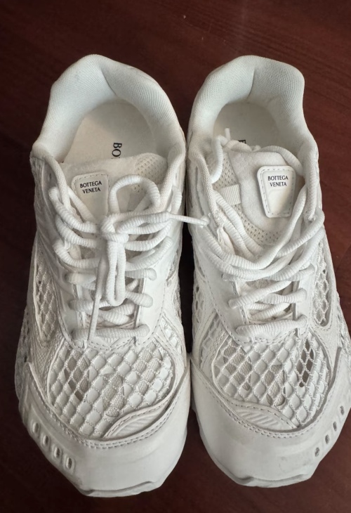 Bottega Veneta Orbit Wine review 