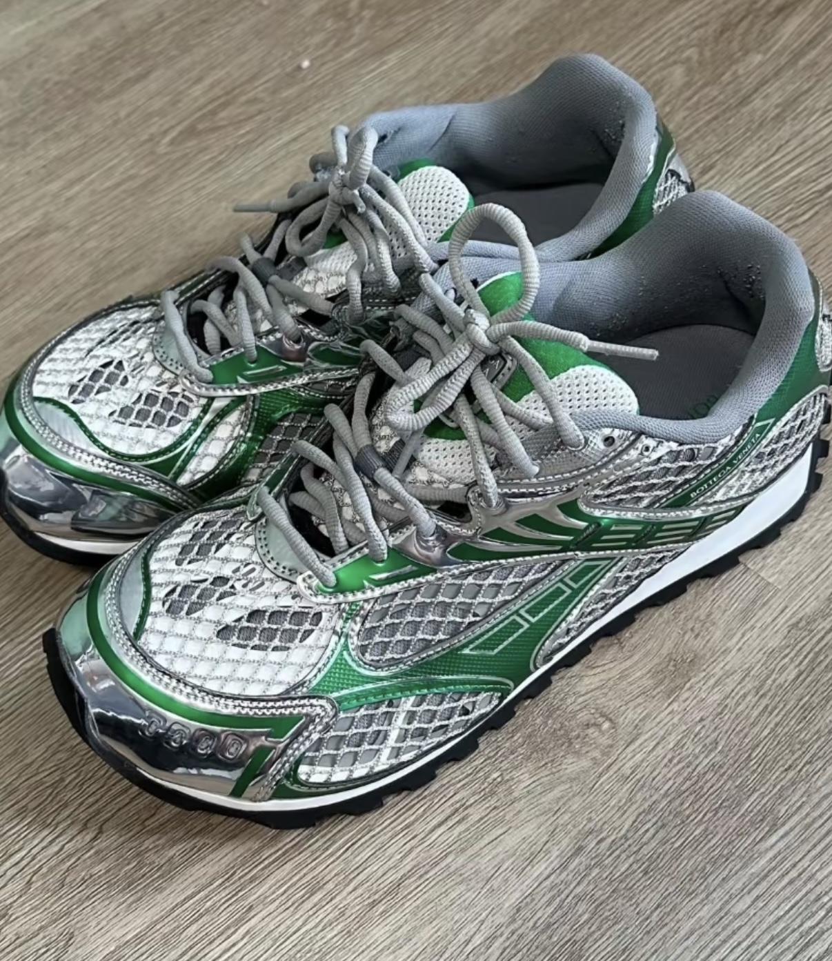 Bottega Veneta Orbit Green review Stanislav Karawulow