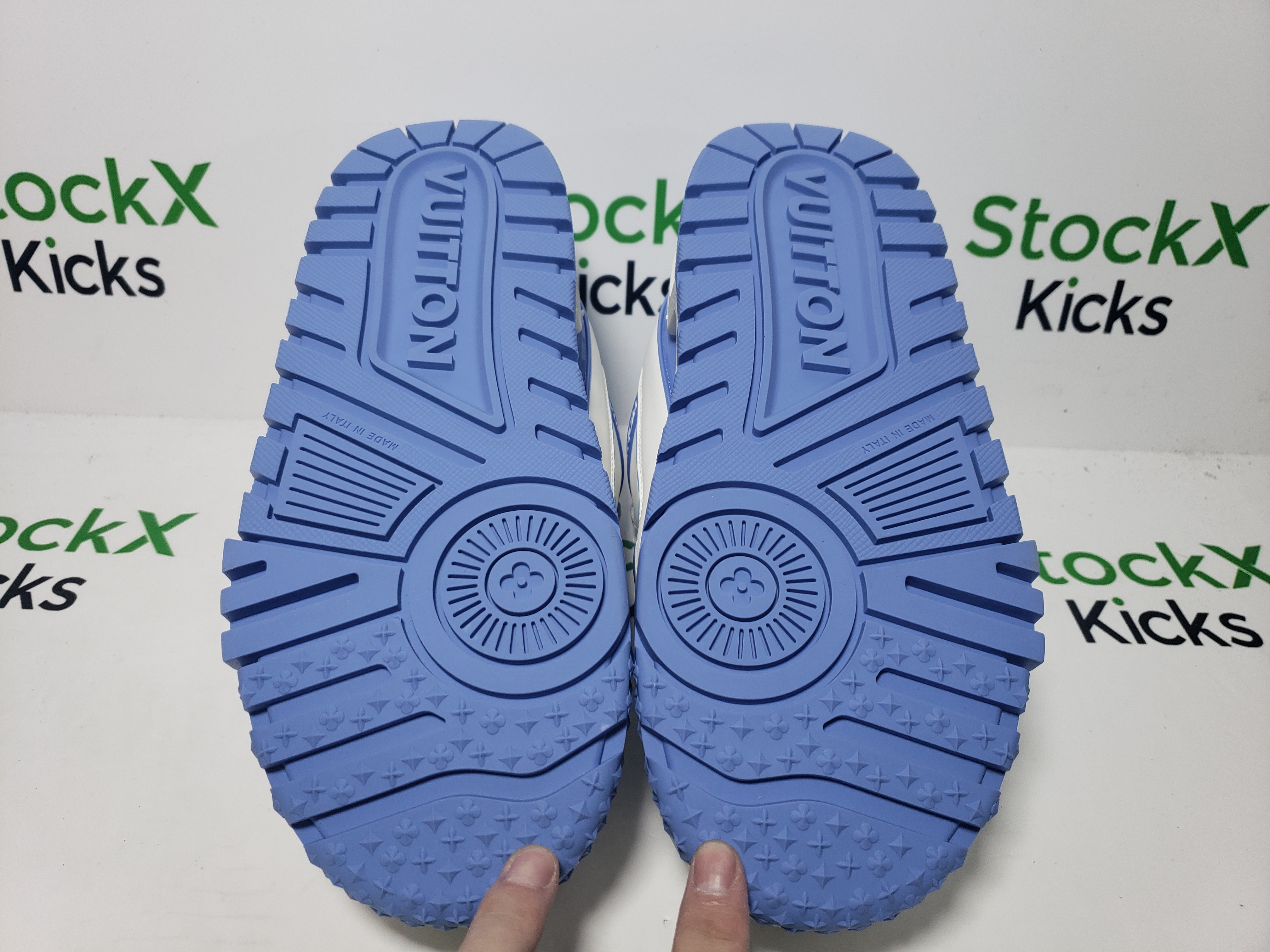 Louis Vuitton LV Trainer Maxi Sneaker White Blue CK24071302 review stockxkicks 04