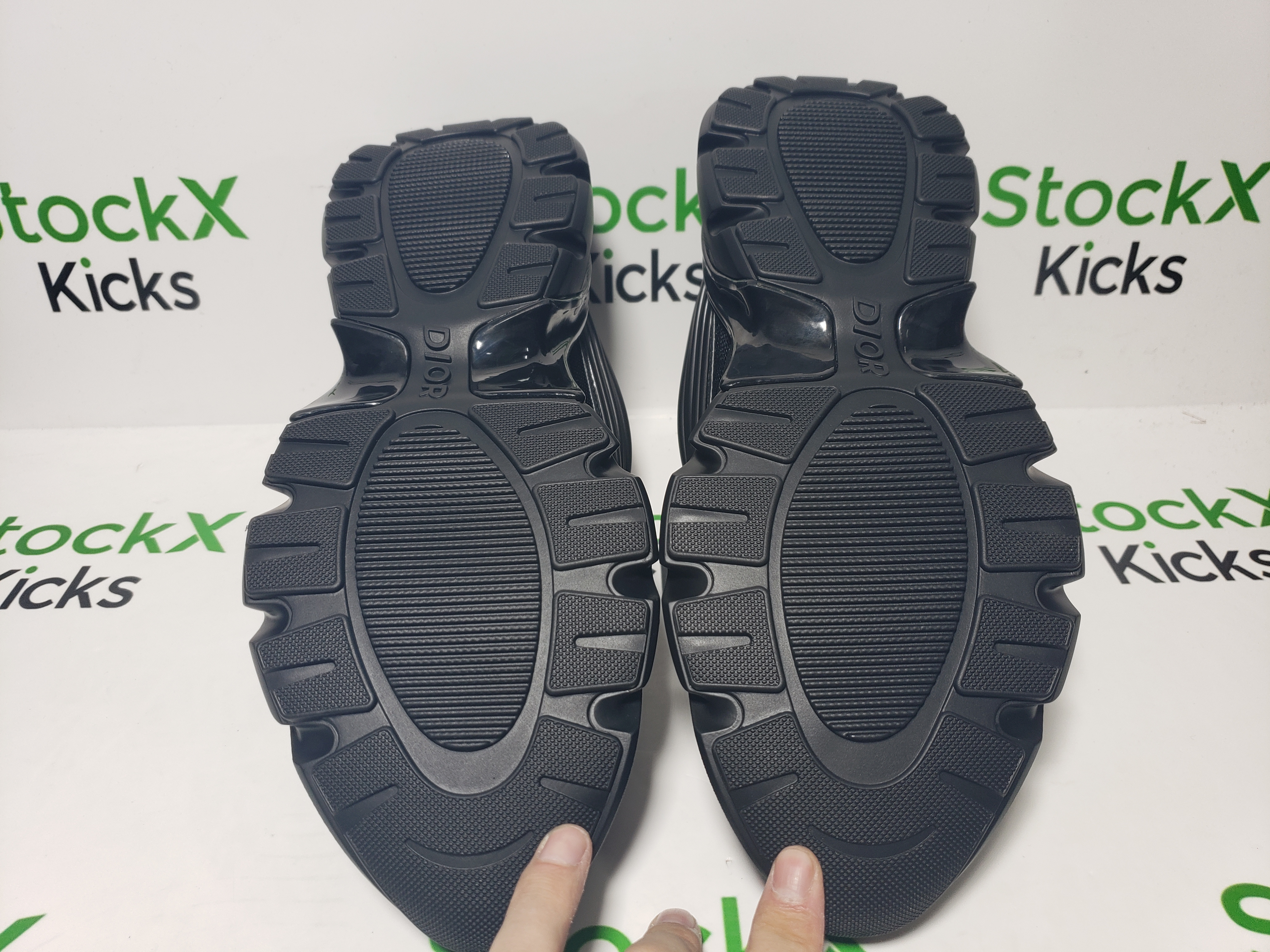 Dior B44 Blade Sneaker Black Technical Mesh and Black Technical Fabric 3SN306ZZY_H981 review stockxkicks 04