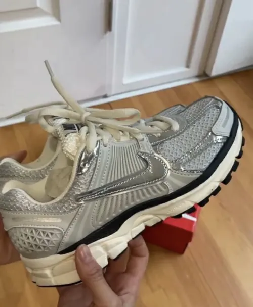 Nike Zoom Vomero 5 Photon Dust Metallic Silver FD0884-025 review 