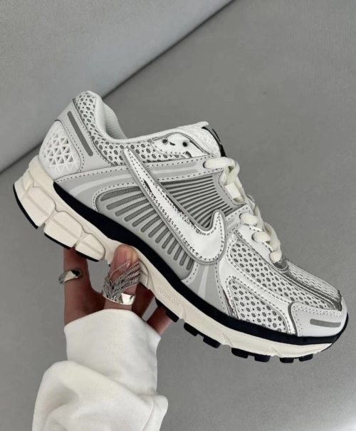 Nike Zoom Vomero 5 Photon Dust Metallic Silver FD0884-025 review 