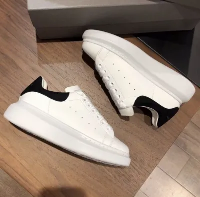 Alexander McQueen Oversized White Black 462214 WHGP7 9001（suede heel） review Anthony Vasquez