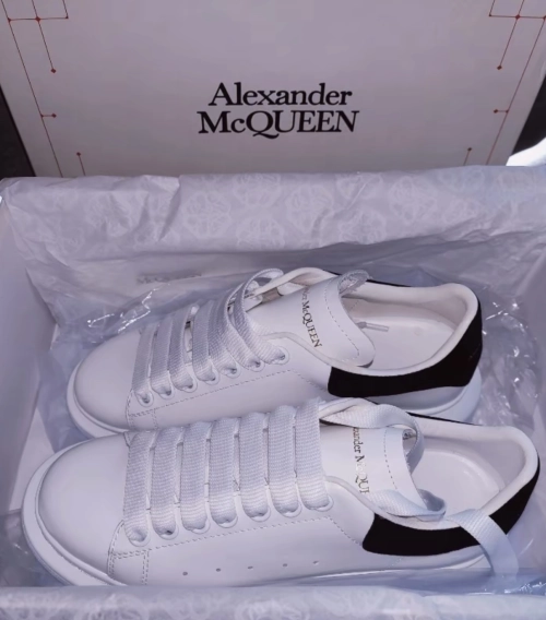 Alexander McQueen Oversized White Black 462214 WHGP7 9001（suede heel） review 