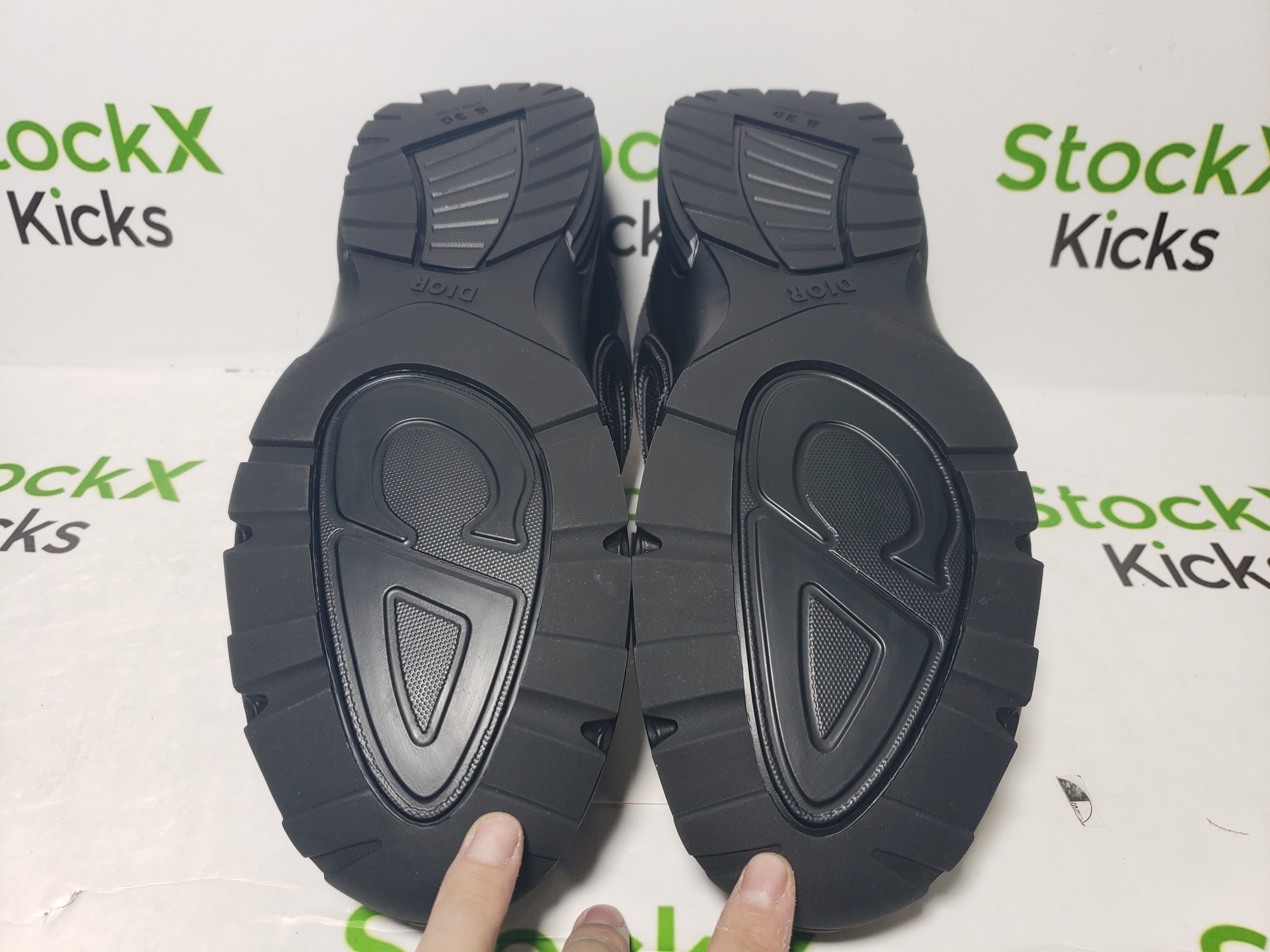 Dior B30 x Stone Island Sneaker Black CK241115 review Stockxkicks 04