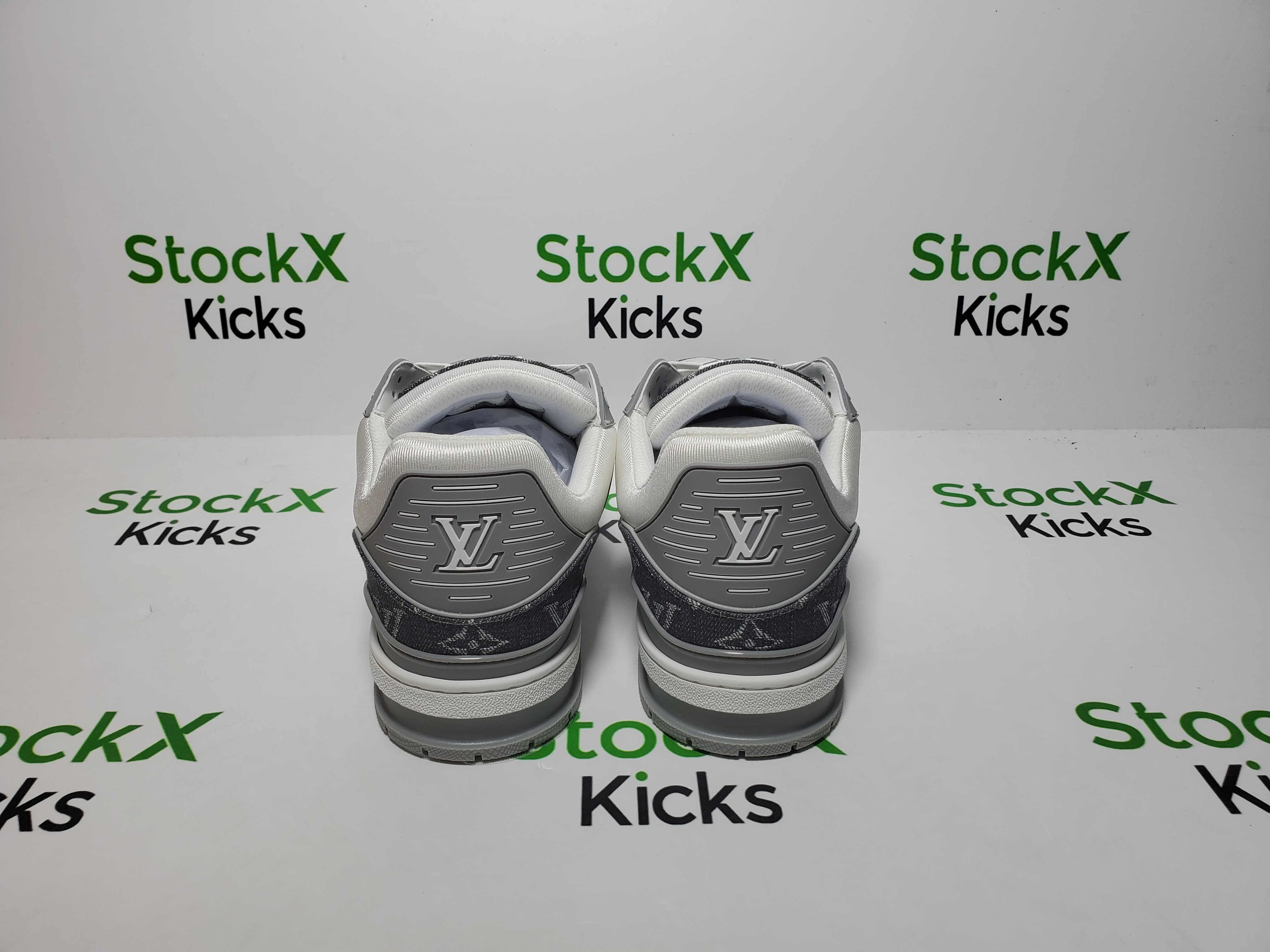 Louis Vuitton Trainer Sneaker Grey 1AHOUD review Stockxkicks 01