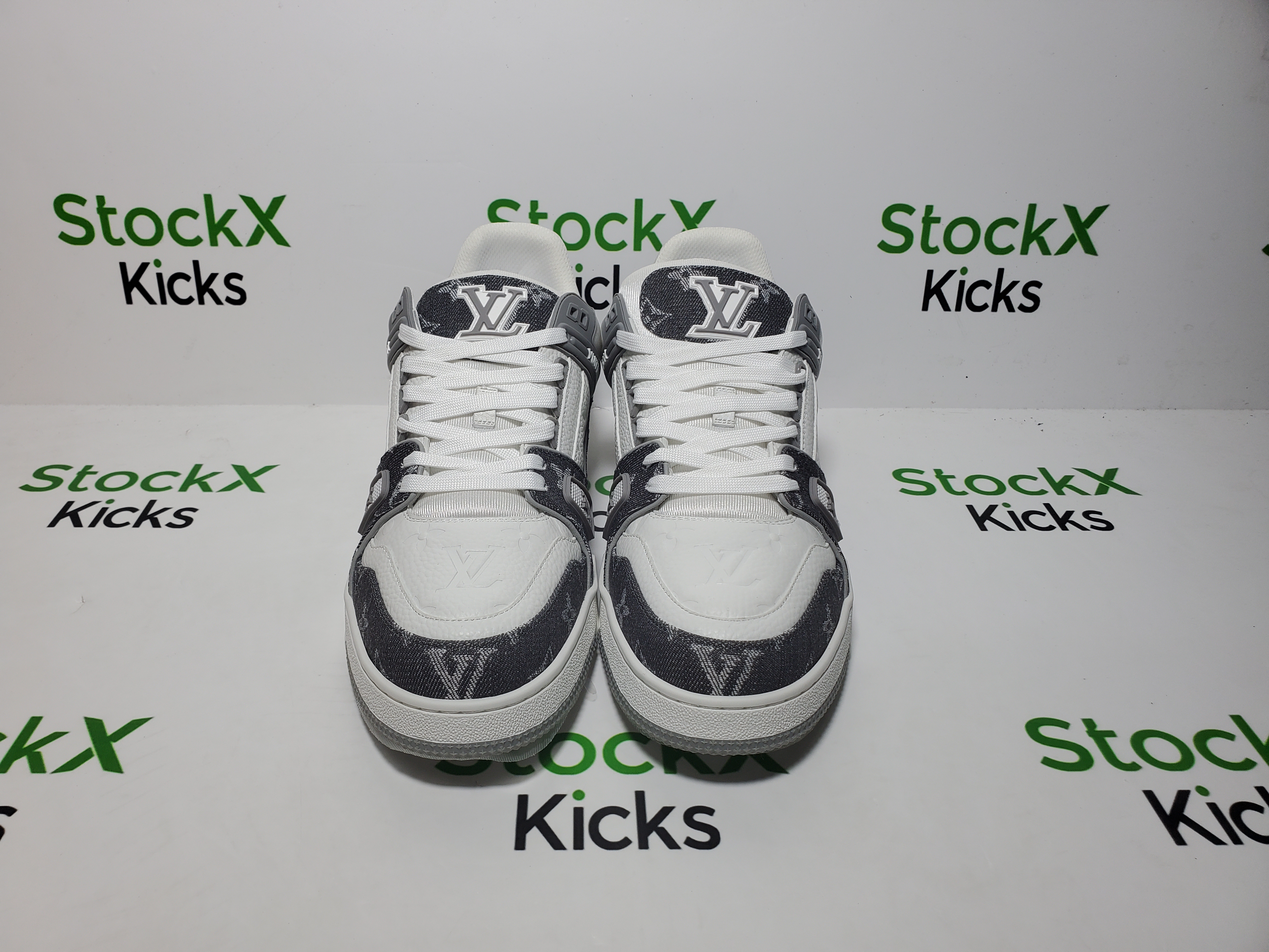 Louis Vuitton Trainer Sneaker Grey 1AHOUD review Stockxkicks 03