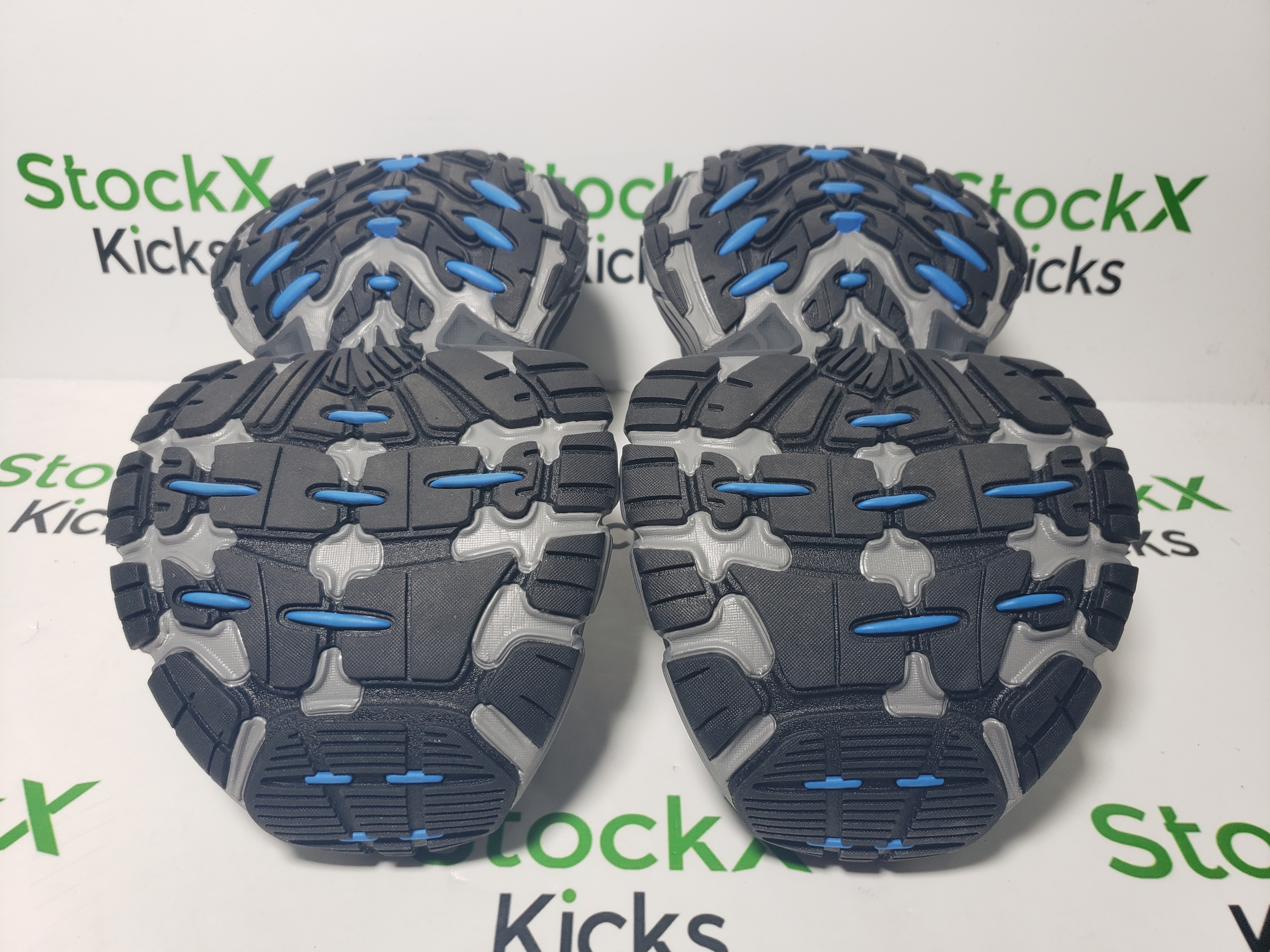 Balenciaga 10XL Sneaker In Black/Blue/Green 784342 W2MV2 1143 review Stockxkicks 04