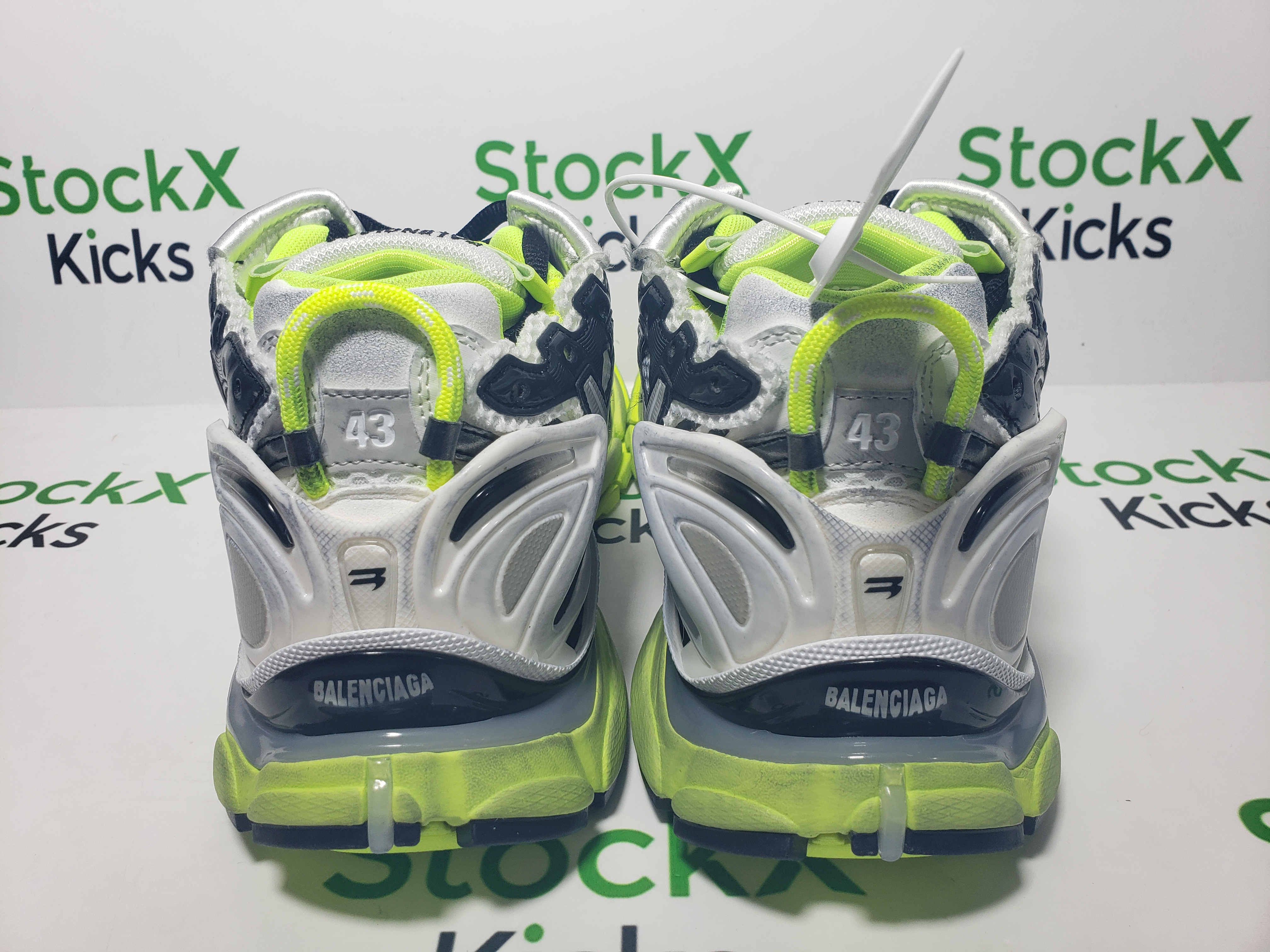 Balenciaga Runner White Neon Yellow 677402 W3RBP 1093 review Stockxkicks 02