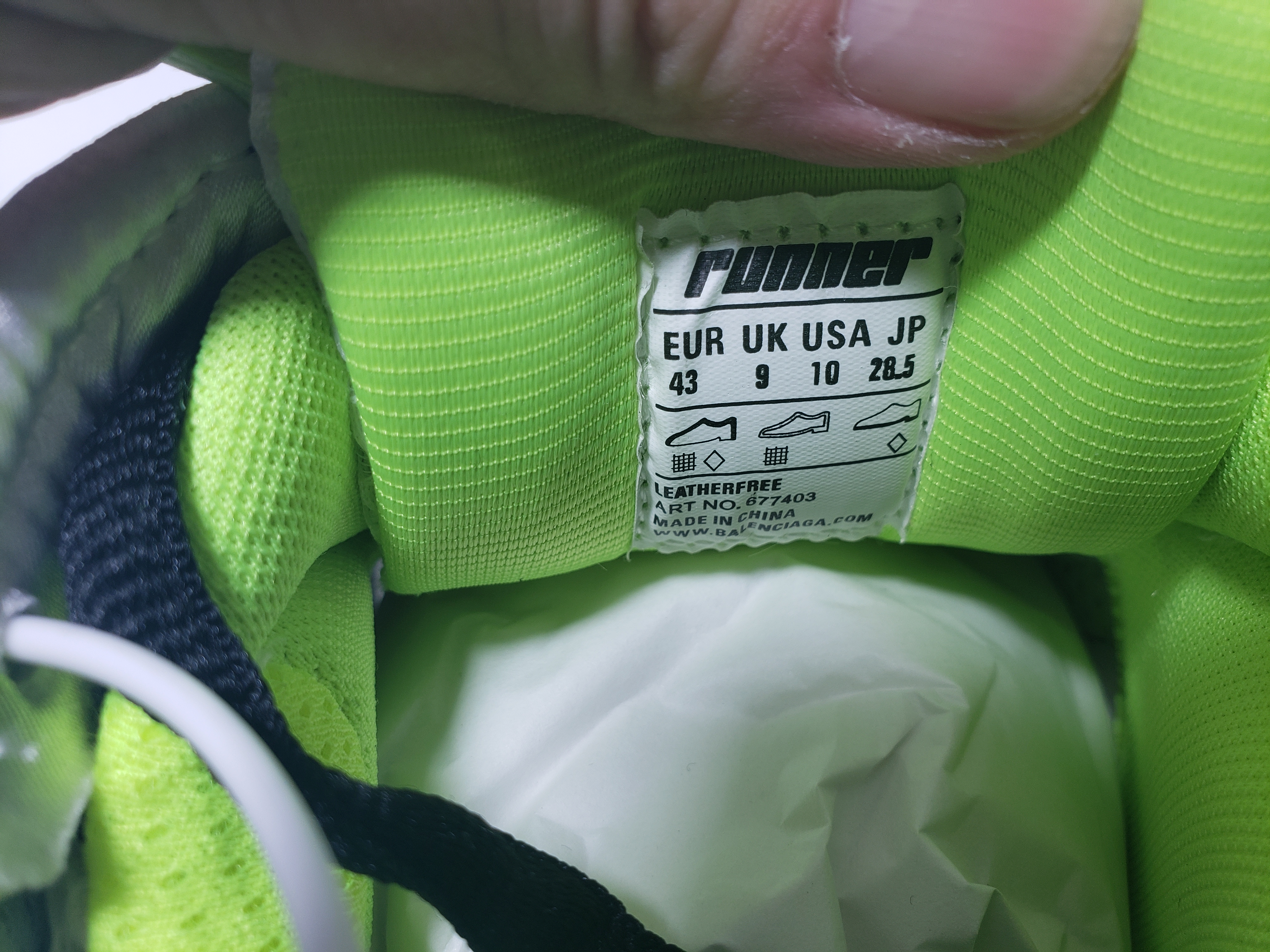 Balenciaga Runner White Neon Yellow 677402 W3RBP 1093 review Stockxkicks 03