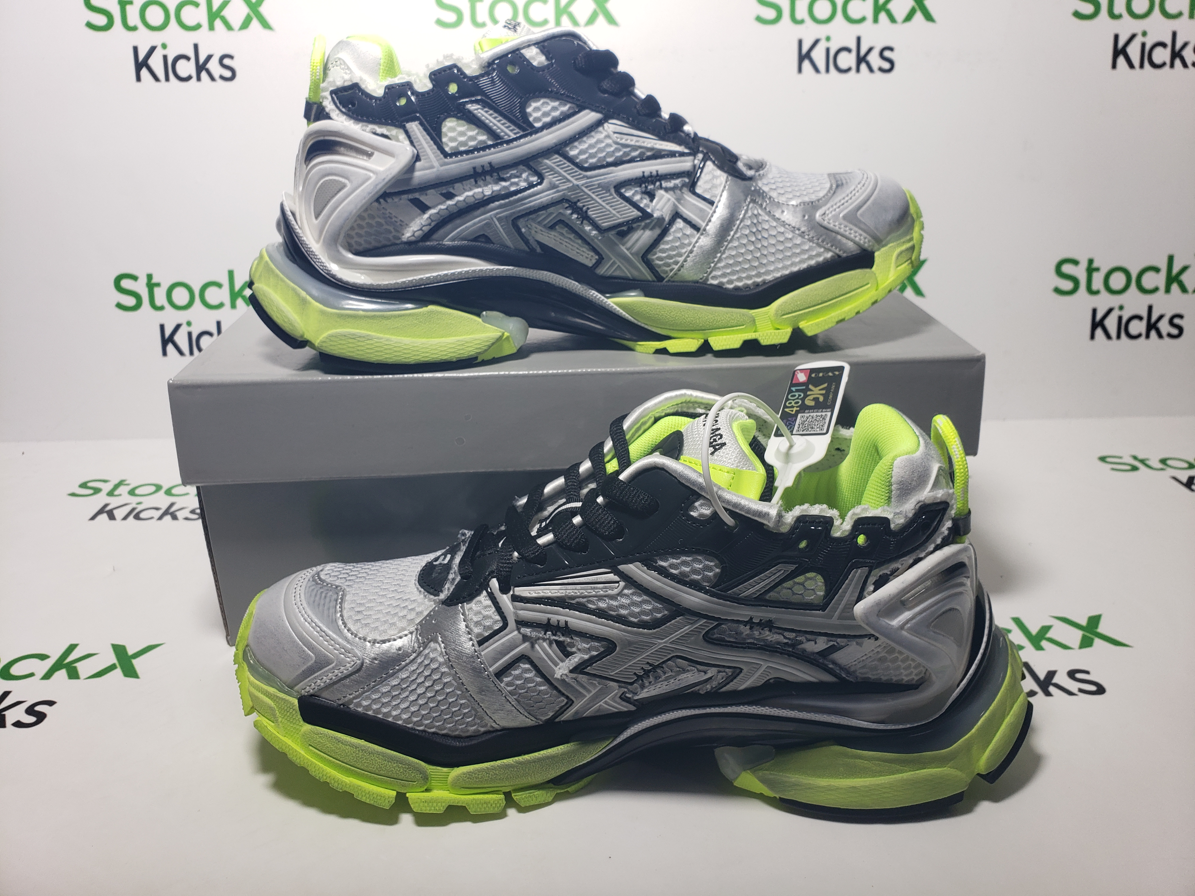 Balenciaga Runner White Neon Yellow 677402 W3RBP 1093 review Stockxkicks 06