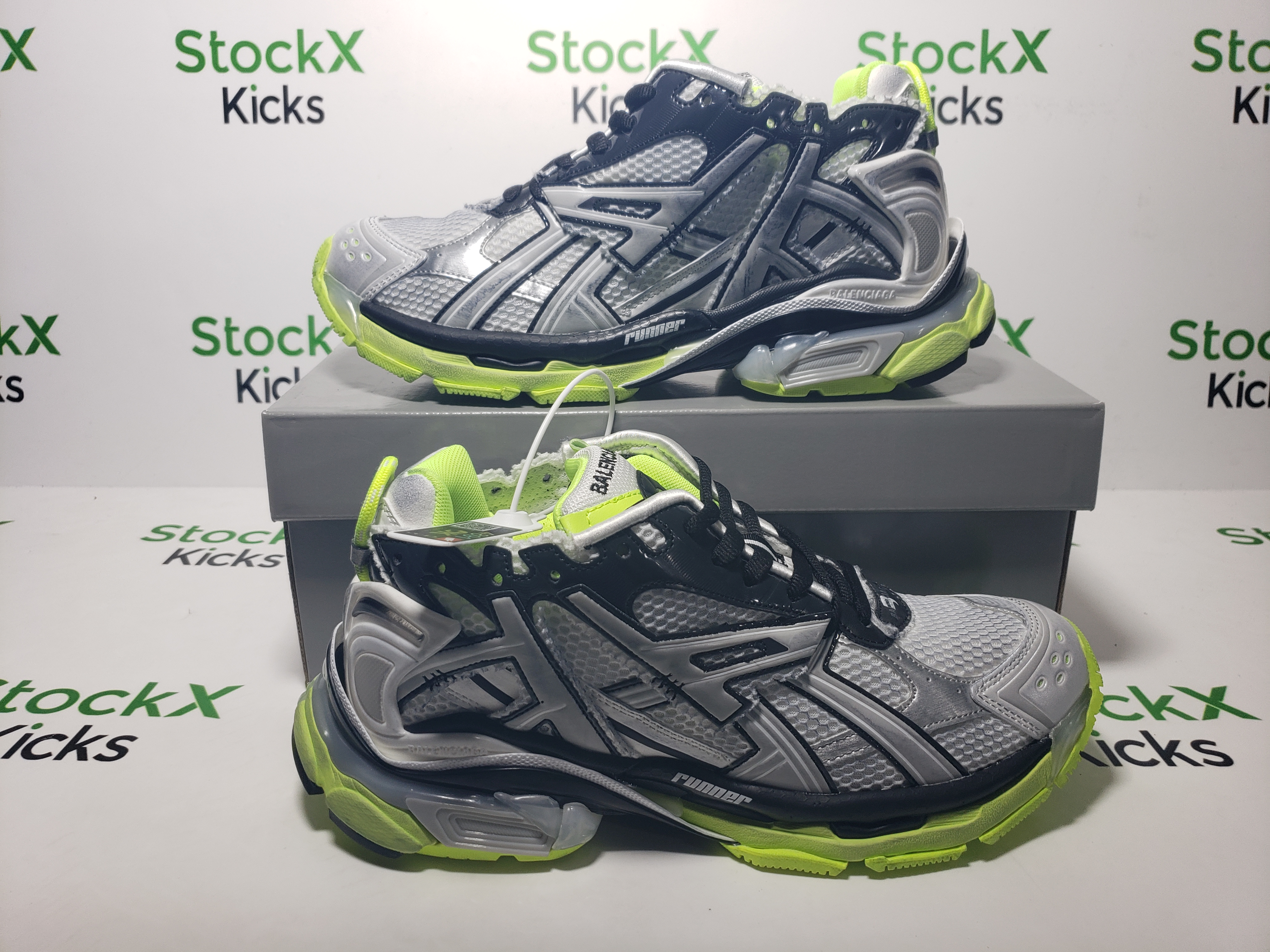 Balenciaga Runner White Neon Yellow 677402 W3RBP 1093 review Stockxkicks 05