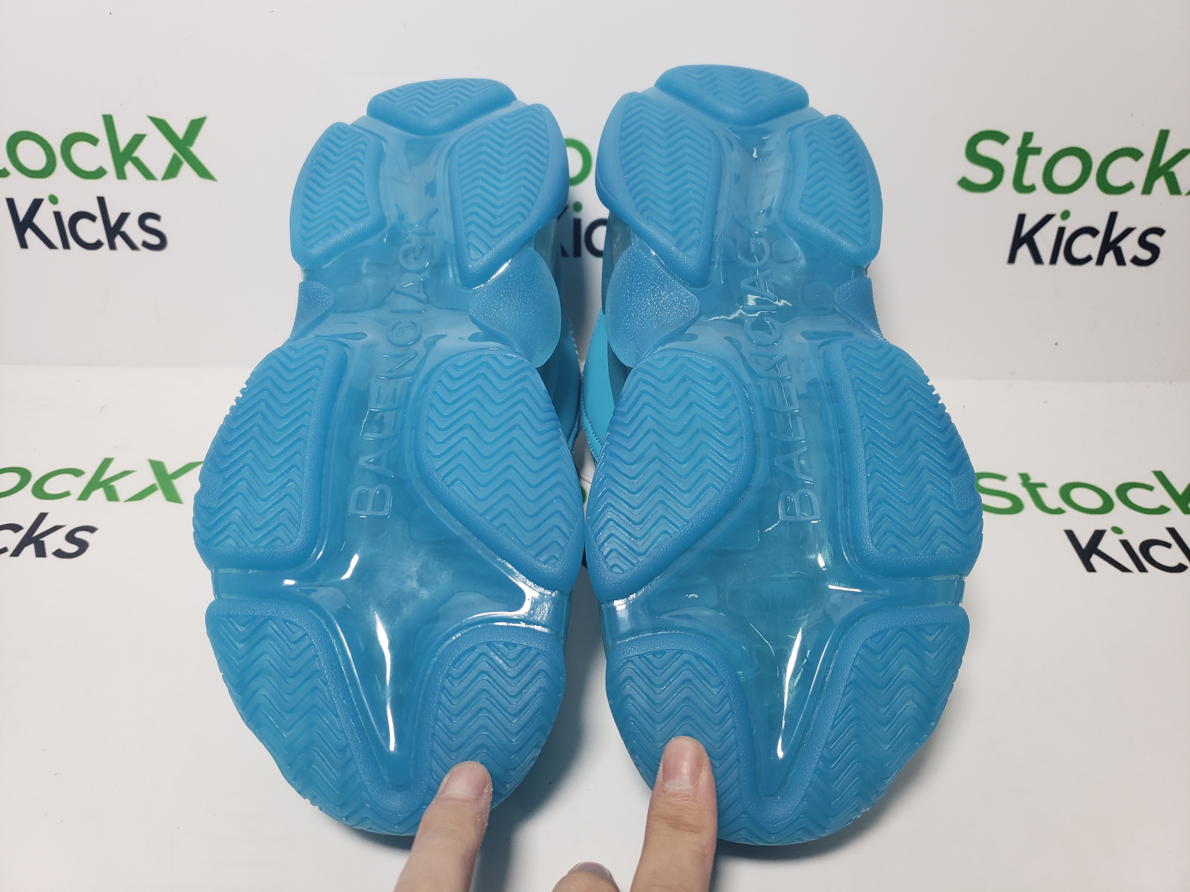 Balenciaga Triple S Cyanin 544351 W09O1 9008 review stockxkicks 04