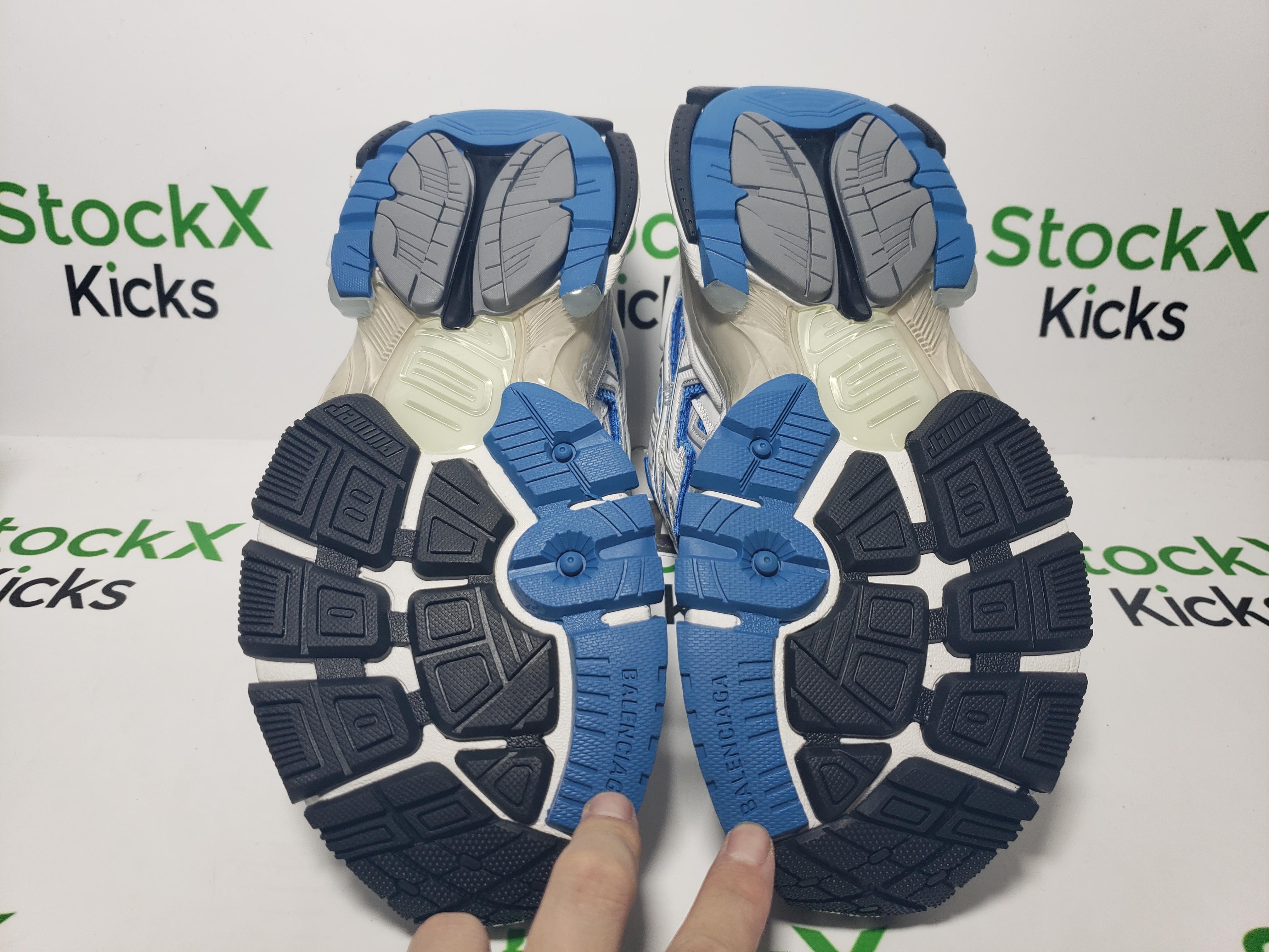 Balenciaga Runner Sneaker White Blue 677403 W3RB3 4912 review stockxkicks 04