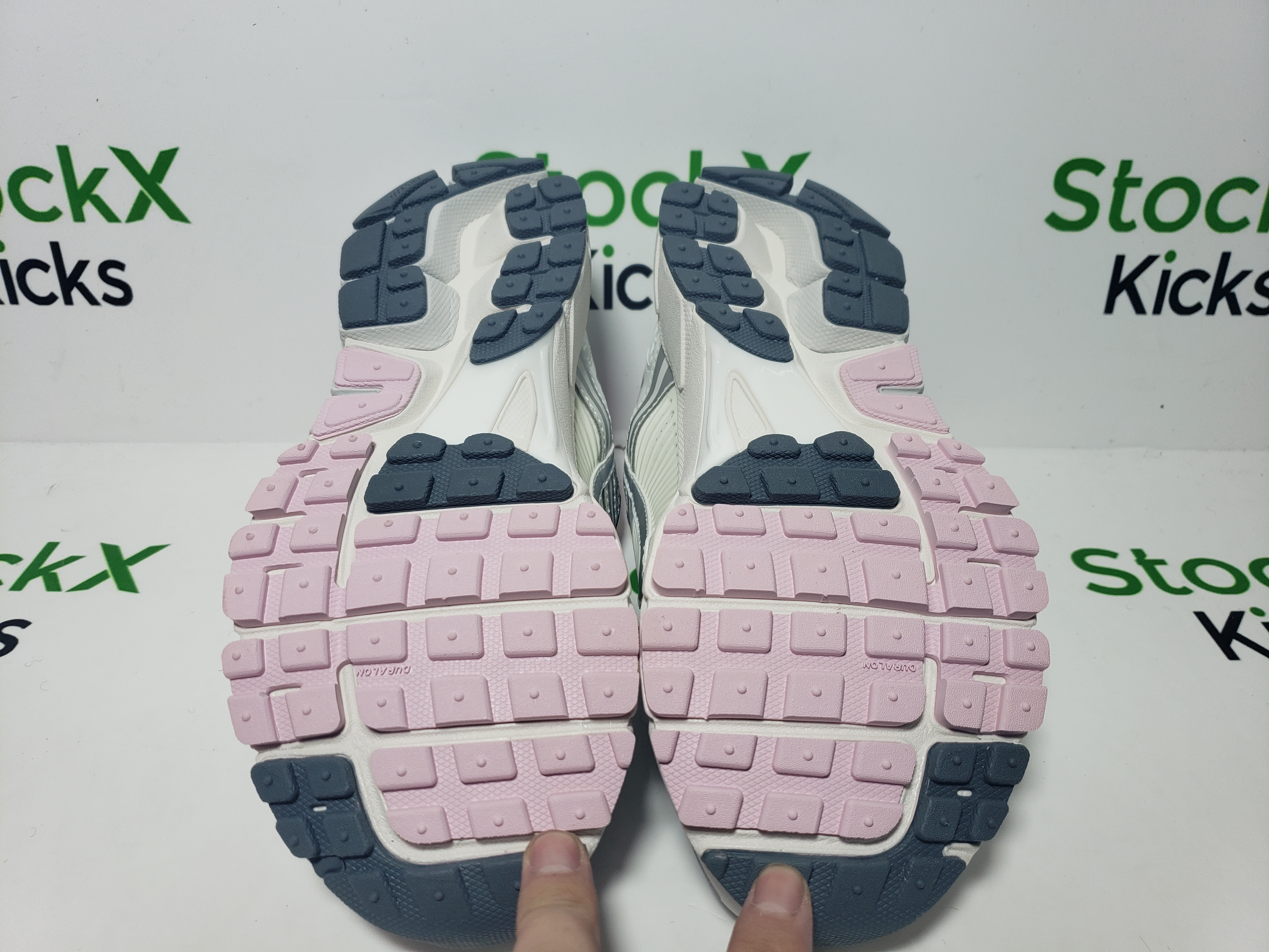 Nike Zoom Vomero 5 520 Pack White Pink (Women's) FN3695-001 review stockxkicks 04