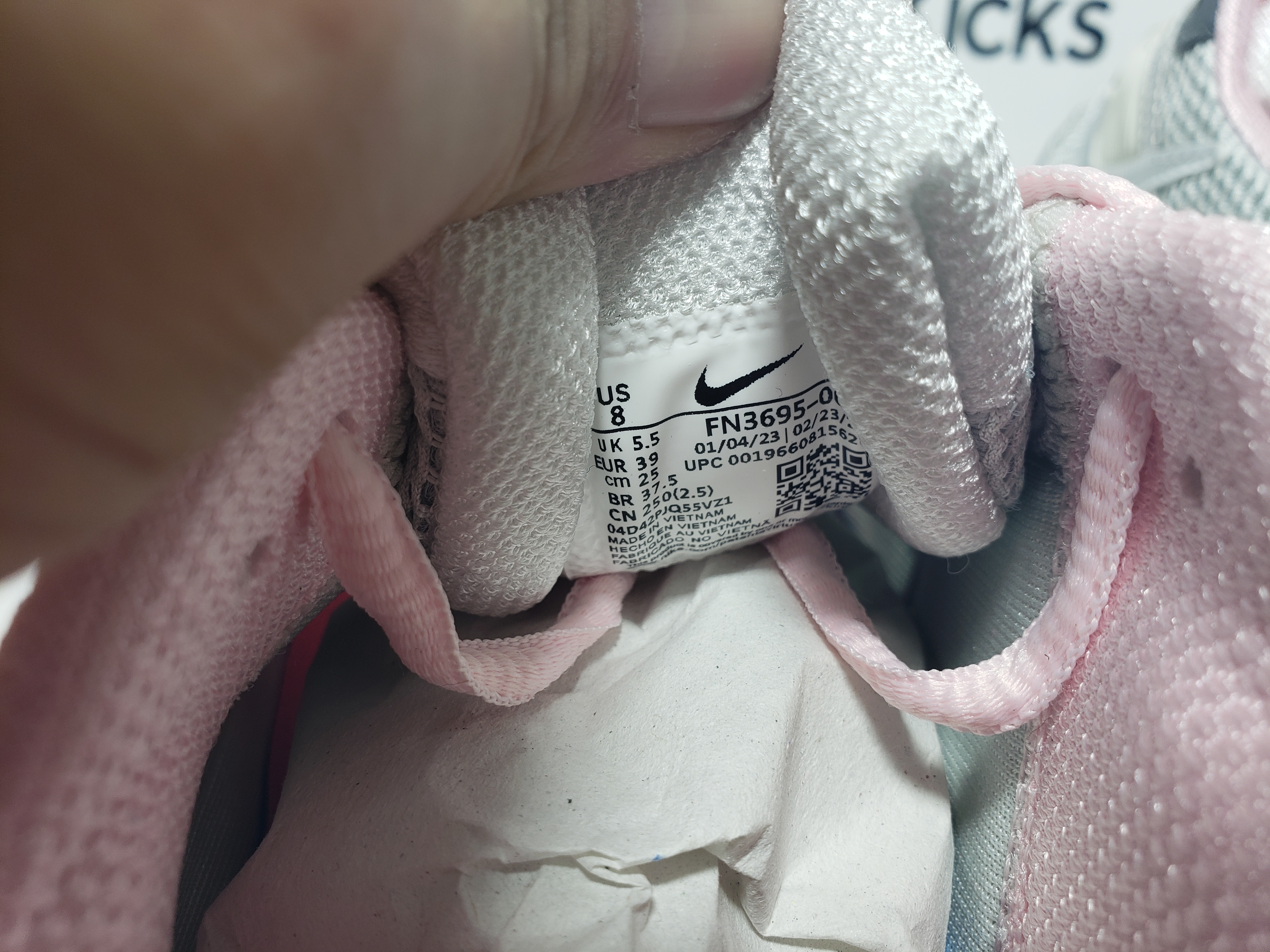 Nike Zoom Vomero 5 520 Pack White Pink (Women's) FN3695-001 review stockxkicks 03