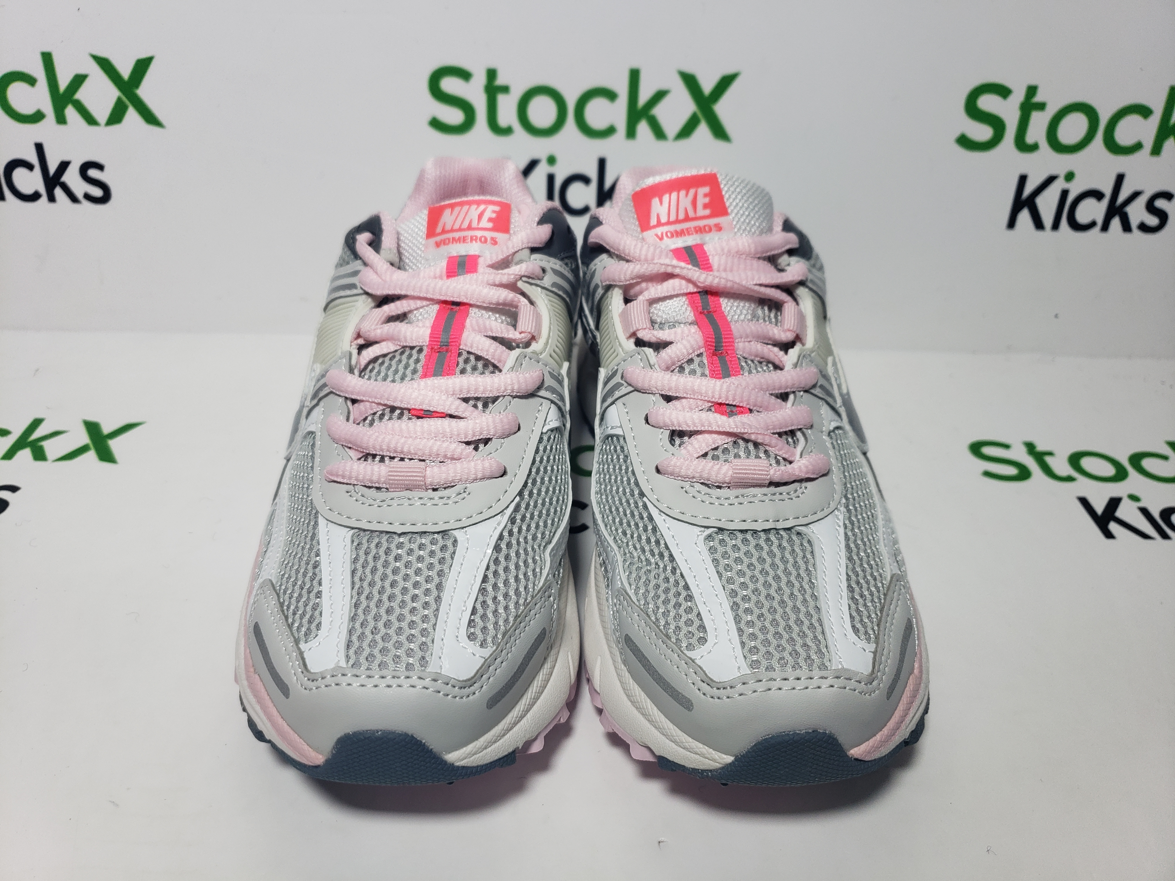 Nike Zoom Vomero 5 520 Pack White Pink (Women's) FN3695-001 review stockxkicks 01