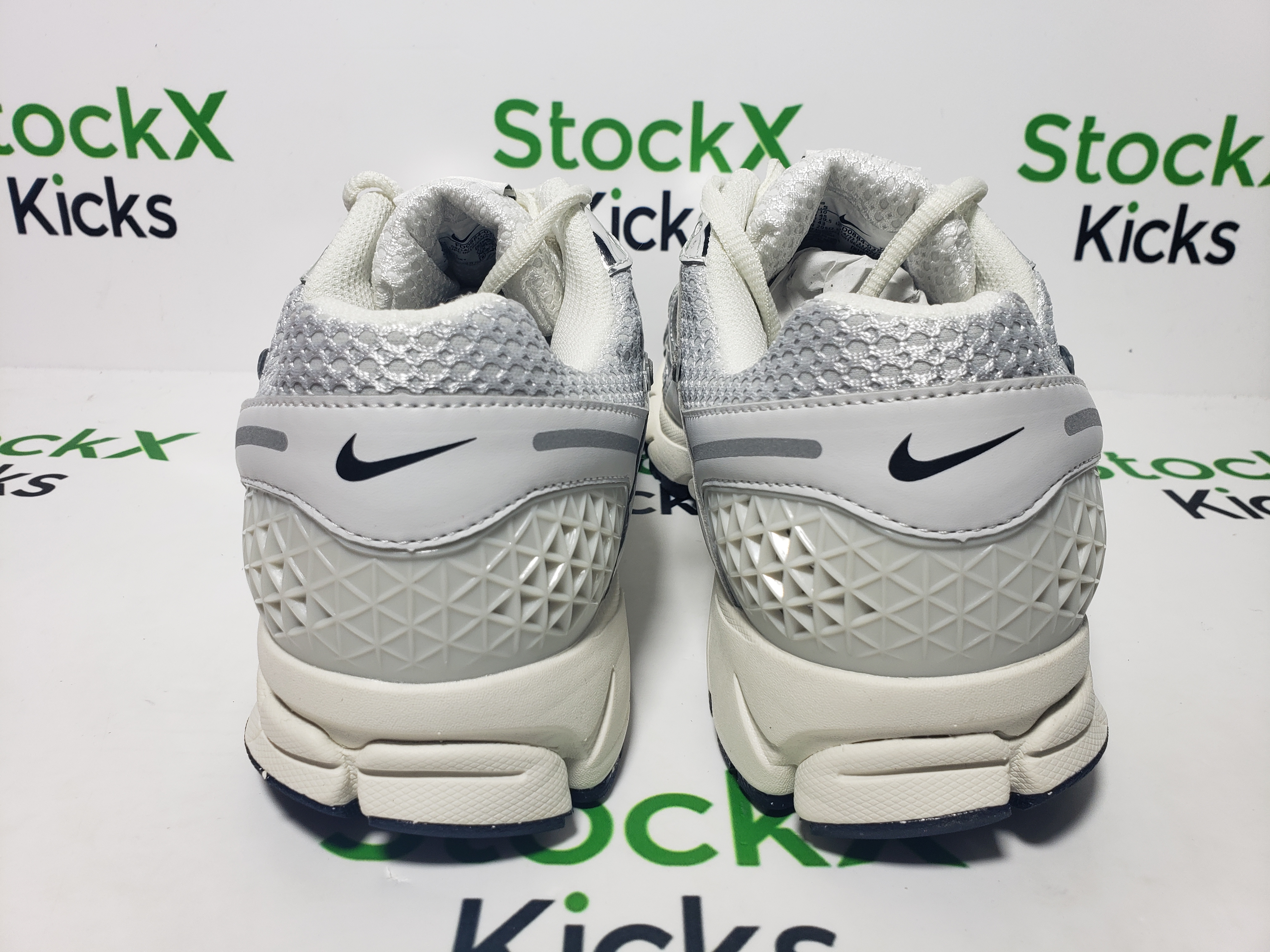 Nike Zoom Vomero 5 Photon Dust Metallic Silver FD0884-025 review Stockxkicks 02