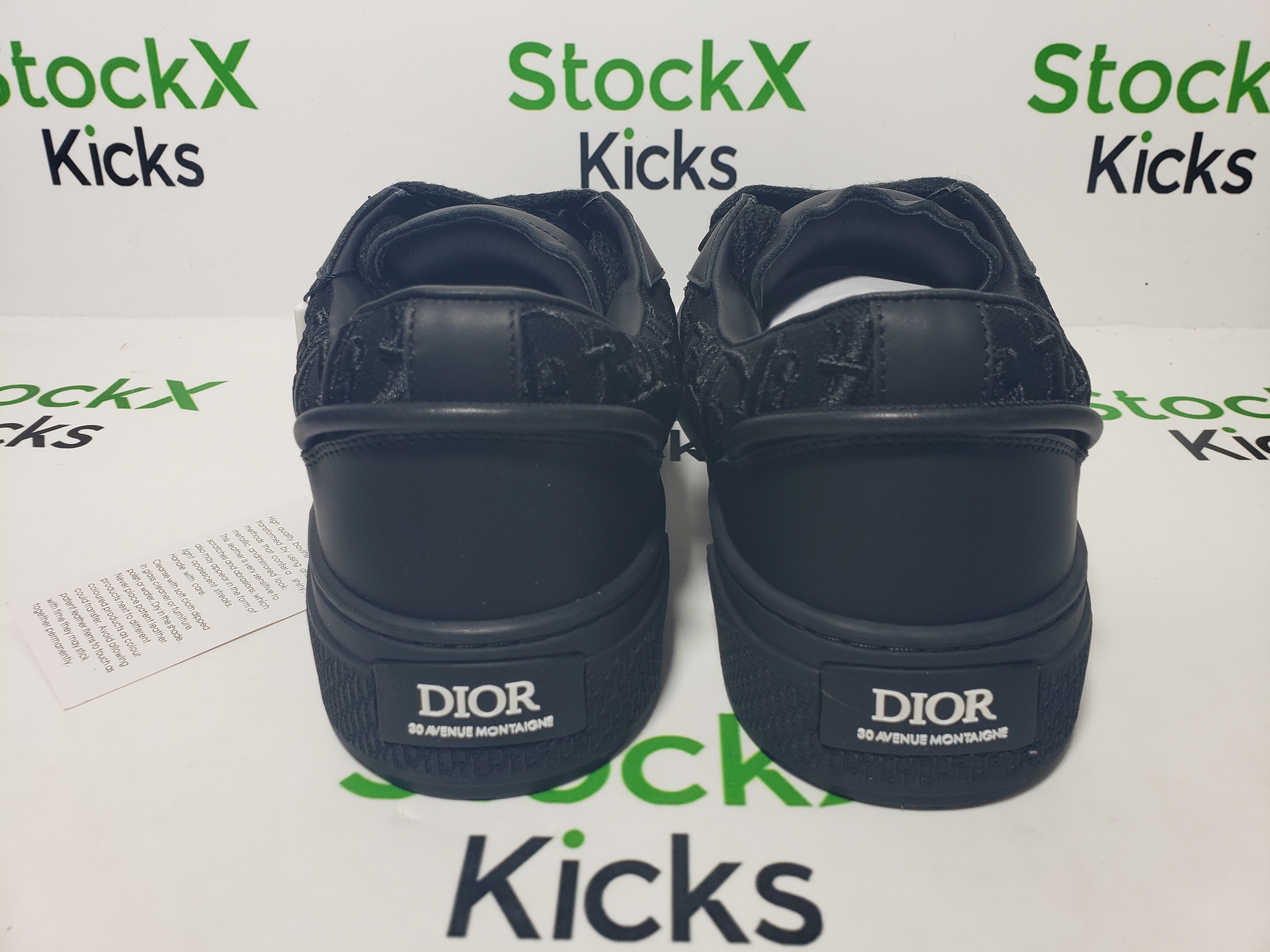 Dior B33 Sneaker Black Smooth Calfskin Oblique Raised Embroidery 3SN303ZYQ_H900 review Stockxkicks 02