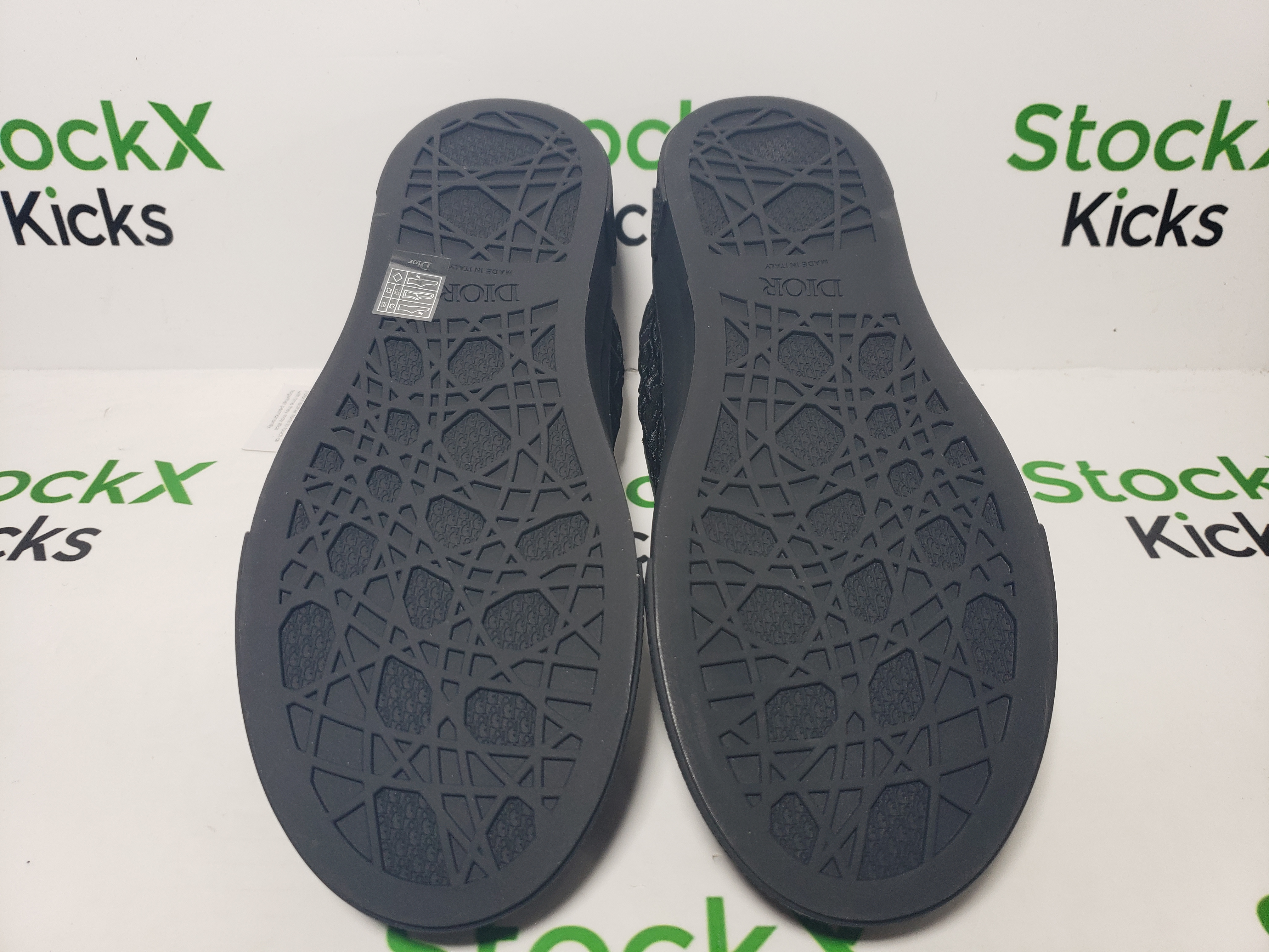 Dior B33 Sneaker Black Smooth Calfskin Oblique Raised Embroidery 3SN303ZYQ_H900 review Stockxkicks 04