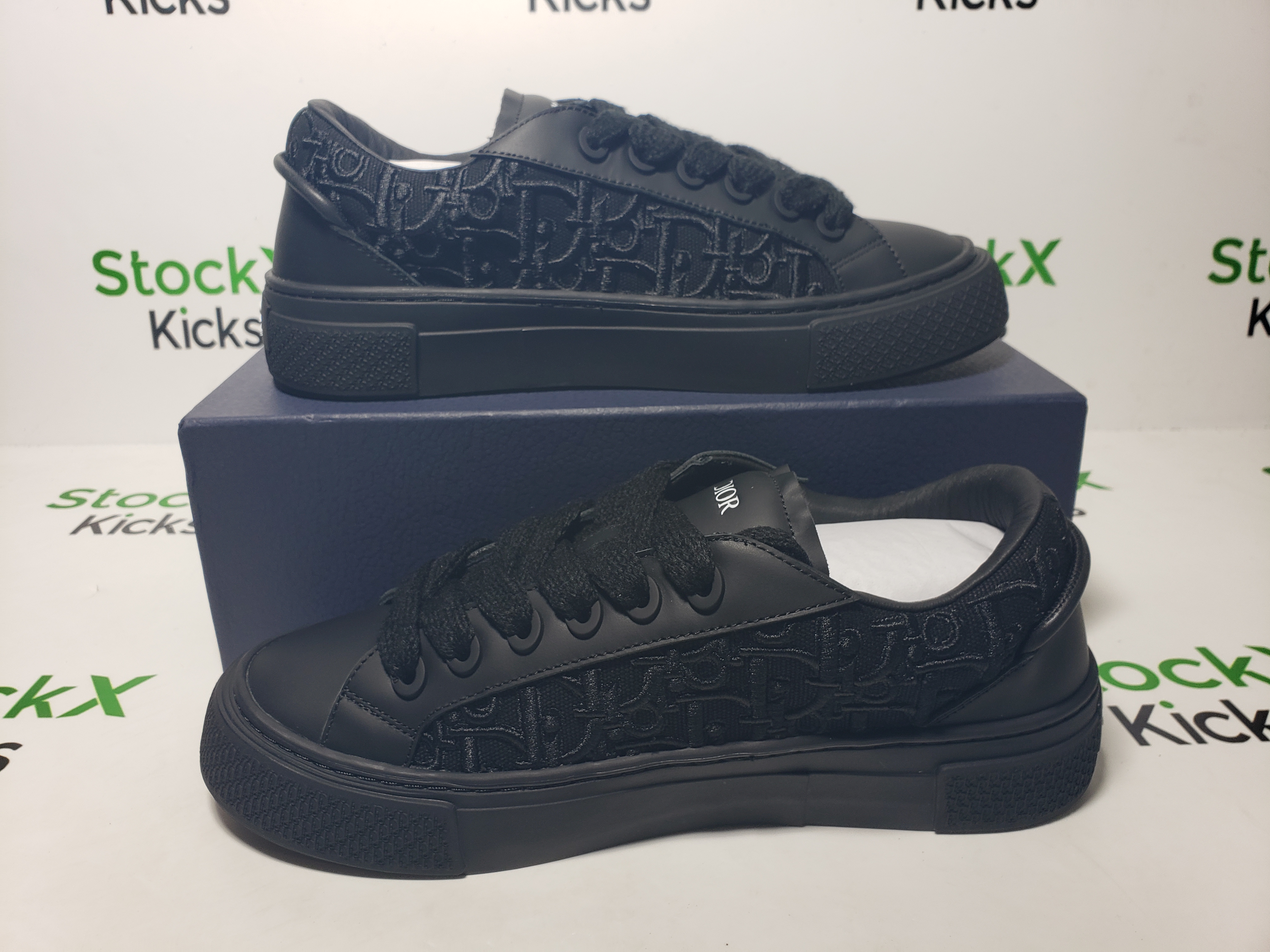 Dior B33 Sneaker Black Smooth Calfskin Oblique Raised Embroidery 3SN303ZYQ_H900 review Stockxkicks 06