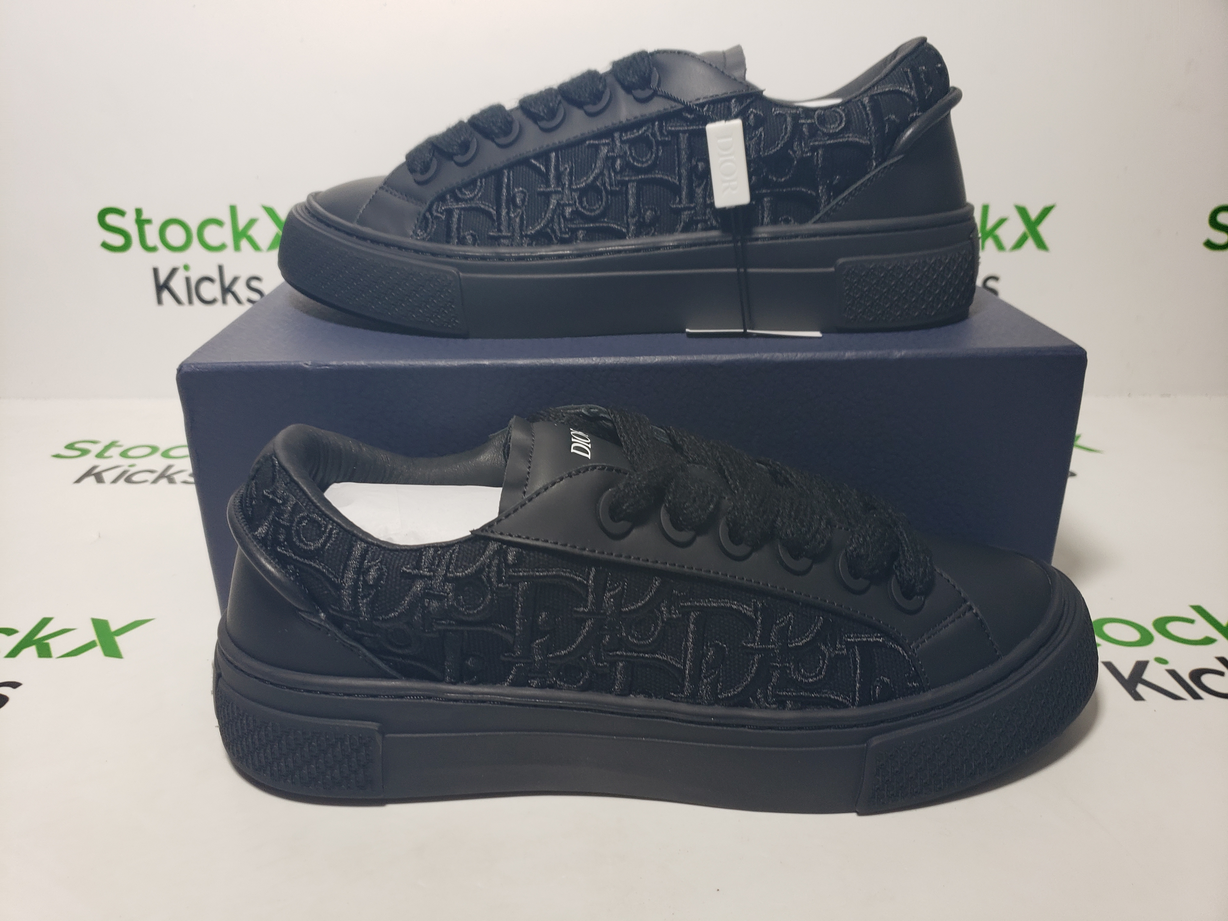 Dior B33 Sneaker Black Smooth Calfskin Oblique Raised Embroidery 3SN303ZYQ_H900 review Stockxkicks 05