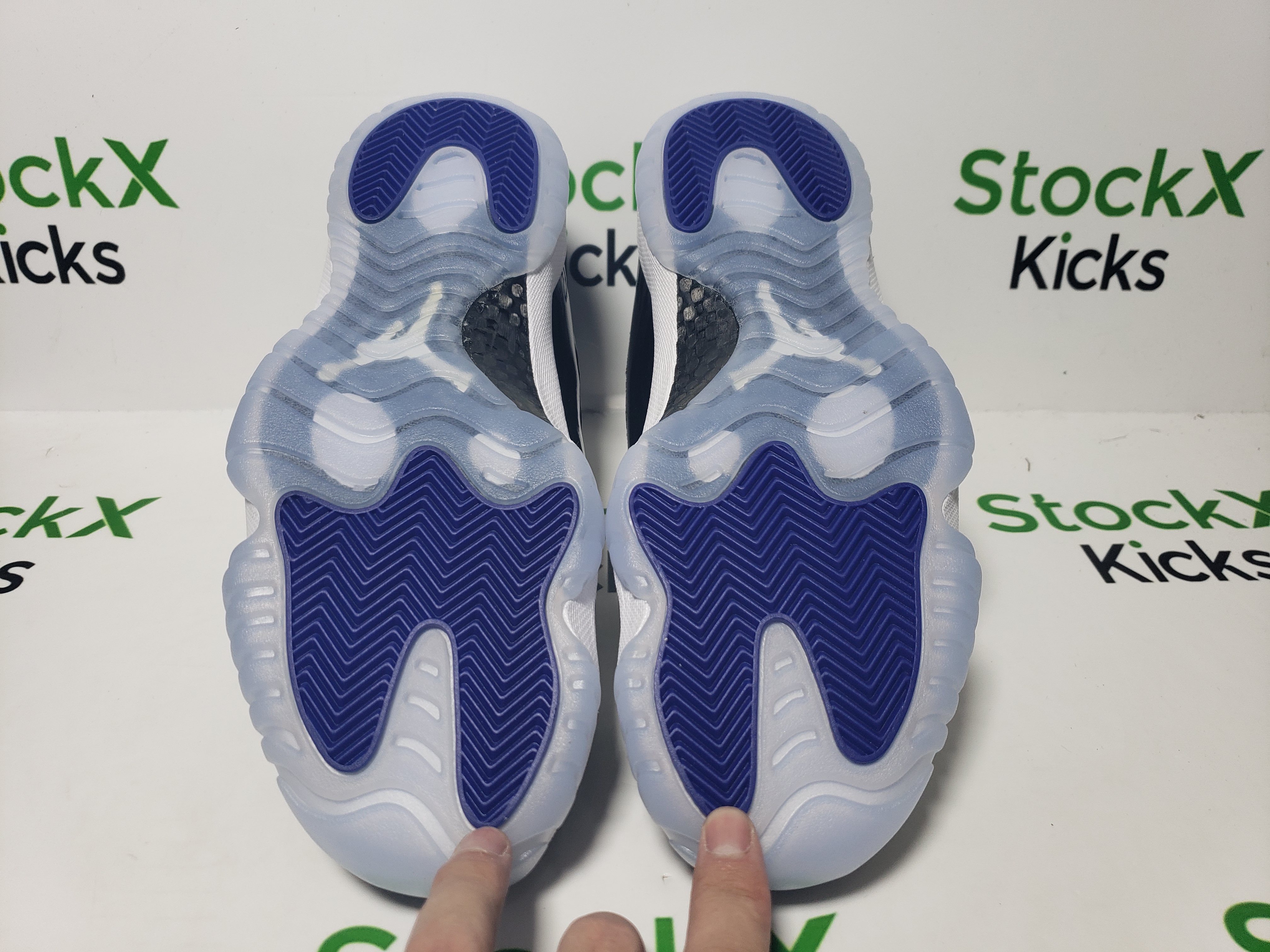 PK God Batch Air Jordan 11 Retro Space Jam (2016) 378037-003  review Stockxkicks 04