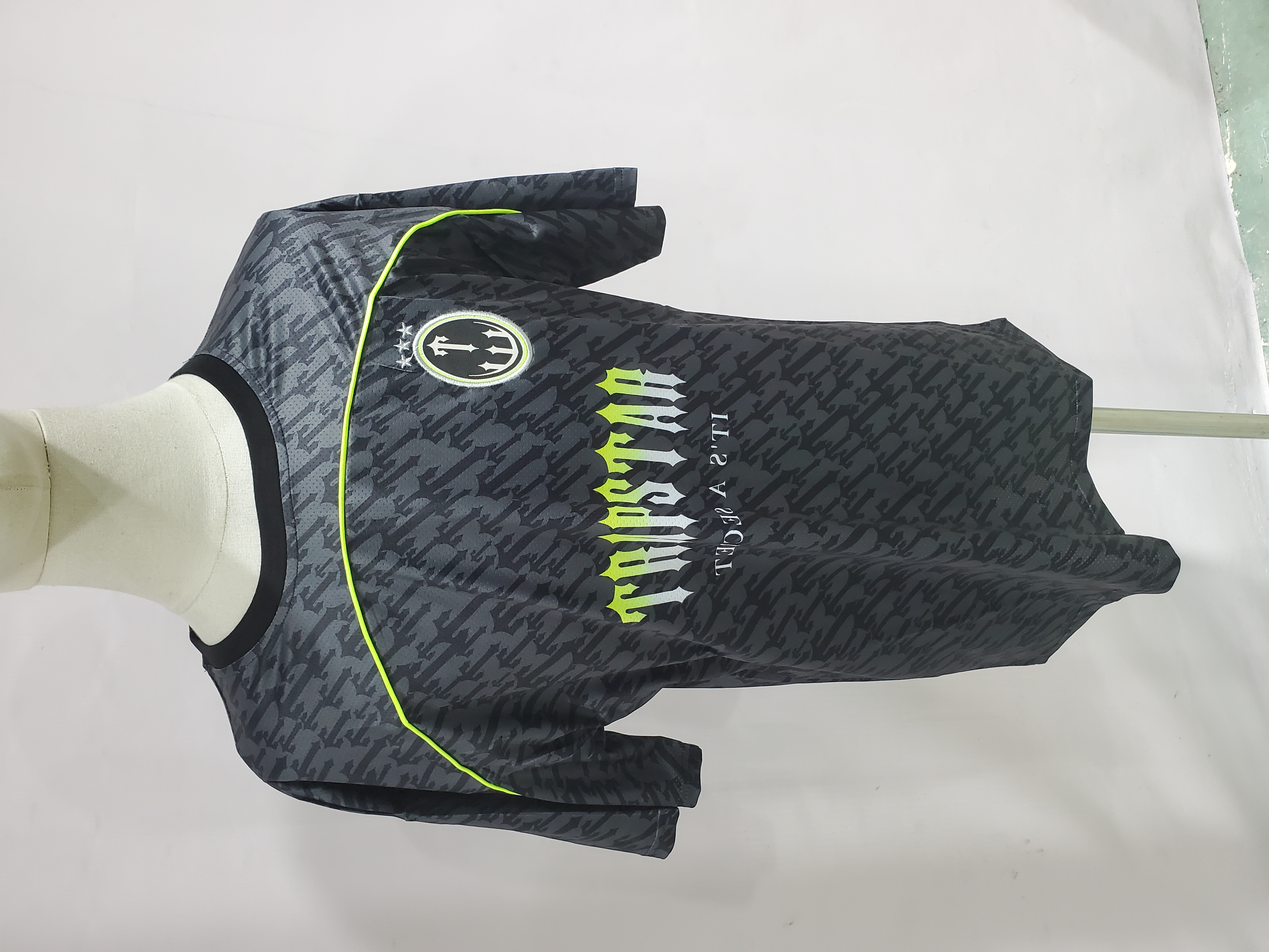 Trapstar Football Jersey T-Shirt PT950621 review Stockxkicks 01