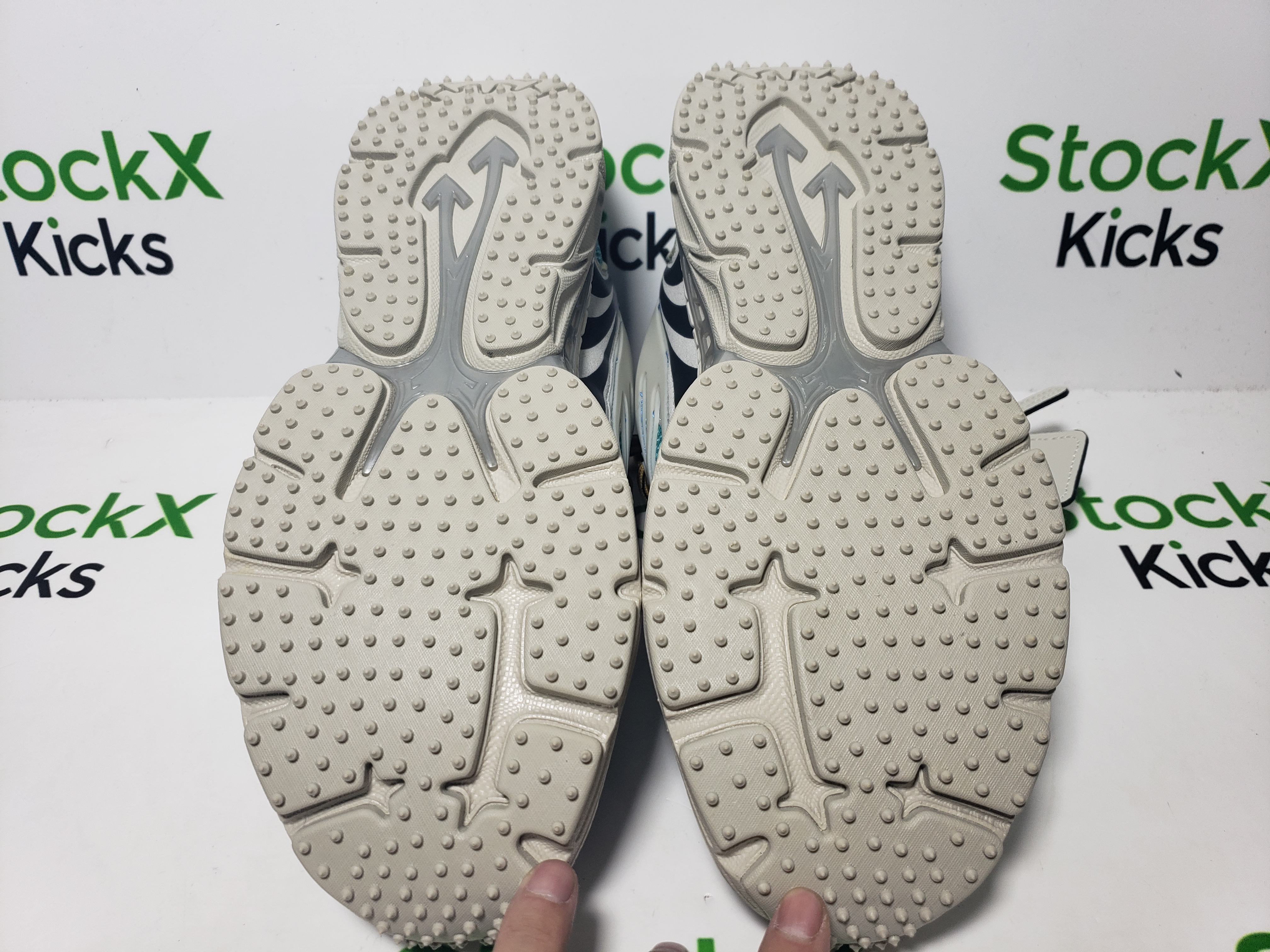 Off White Be Right Back Sneakers Paris OIIA295F24 FAB00 10008 review Stockxkicks 04