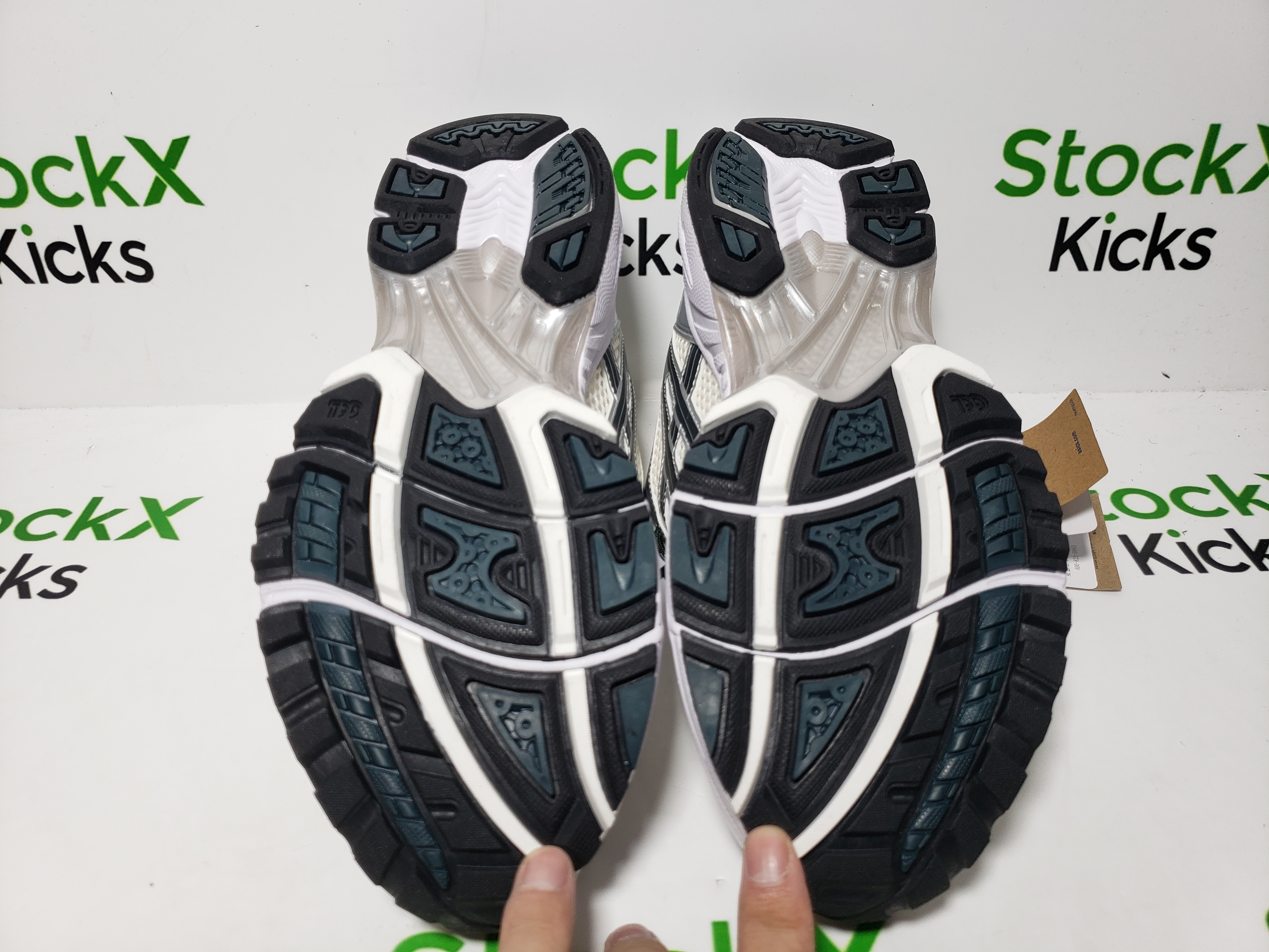 ASICS Gel-Kayano 14 Kith Cream Scarab 1203A566-100 review Stockxkicks 04