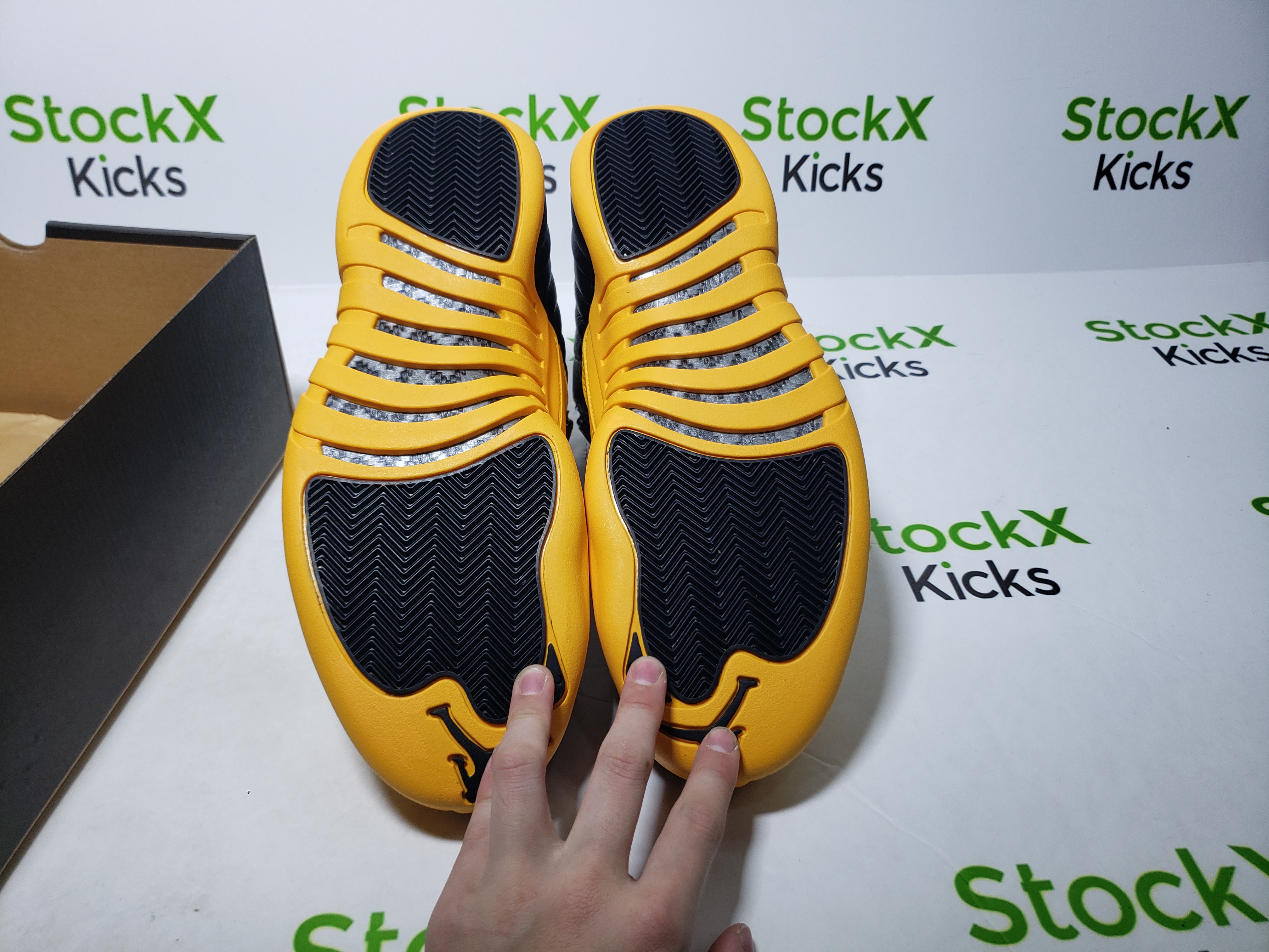 PK God Batch Air Jordan 12 Retro Black University Gold 130690-070 review Stockxkicks 06