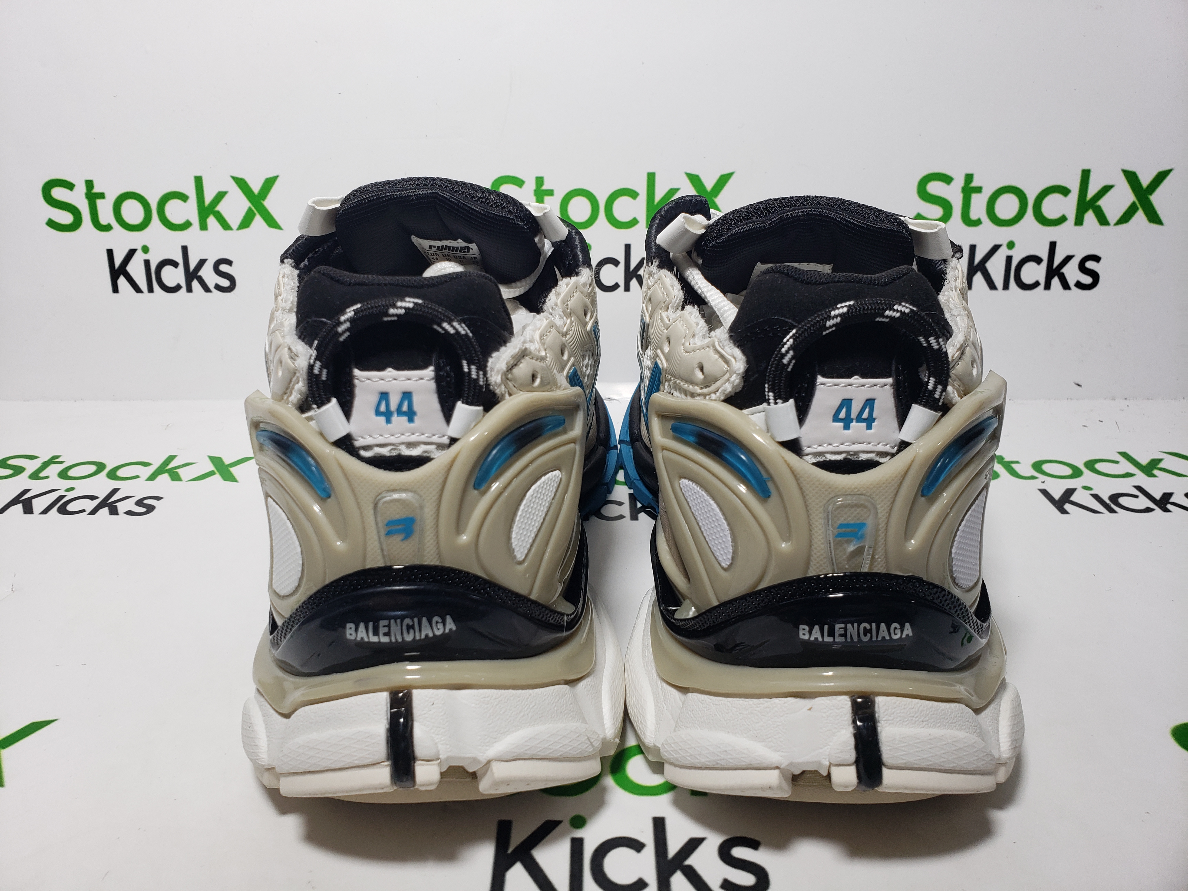 Balenciaga Runner Beige Grey Blue 677402 W5RH6 0312 review stockxkicks 02