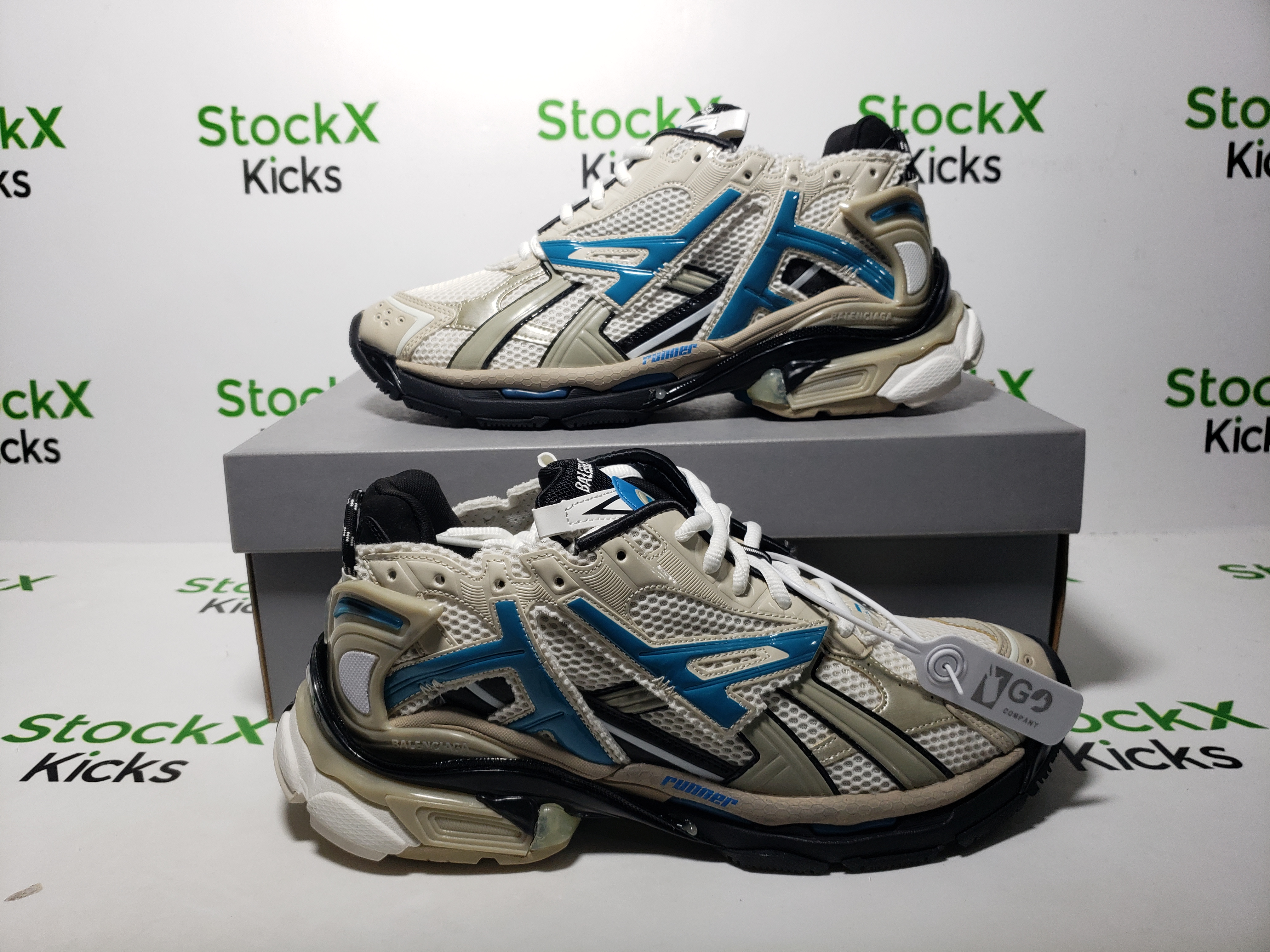 Balenciaga Runner Beige Grey Blue 677402 W5RH6 0312 review stockxkicks 05