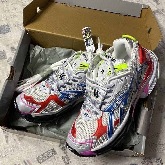 Balenciaga Runner White Blue Red 677402 W3RB6 9645 review TRENTON TAYLOR