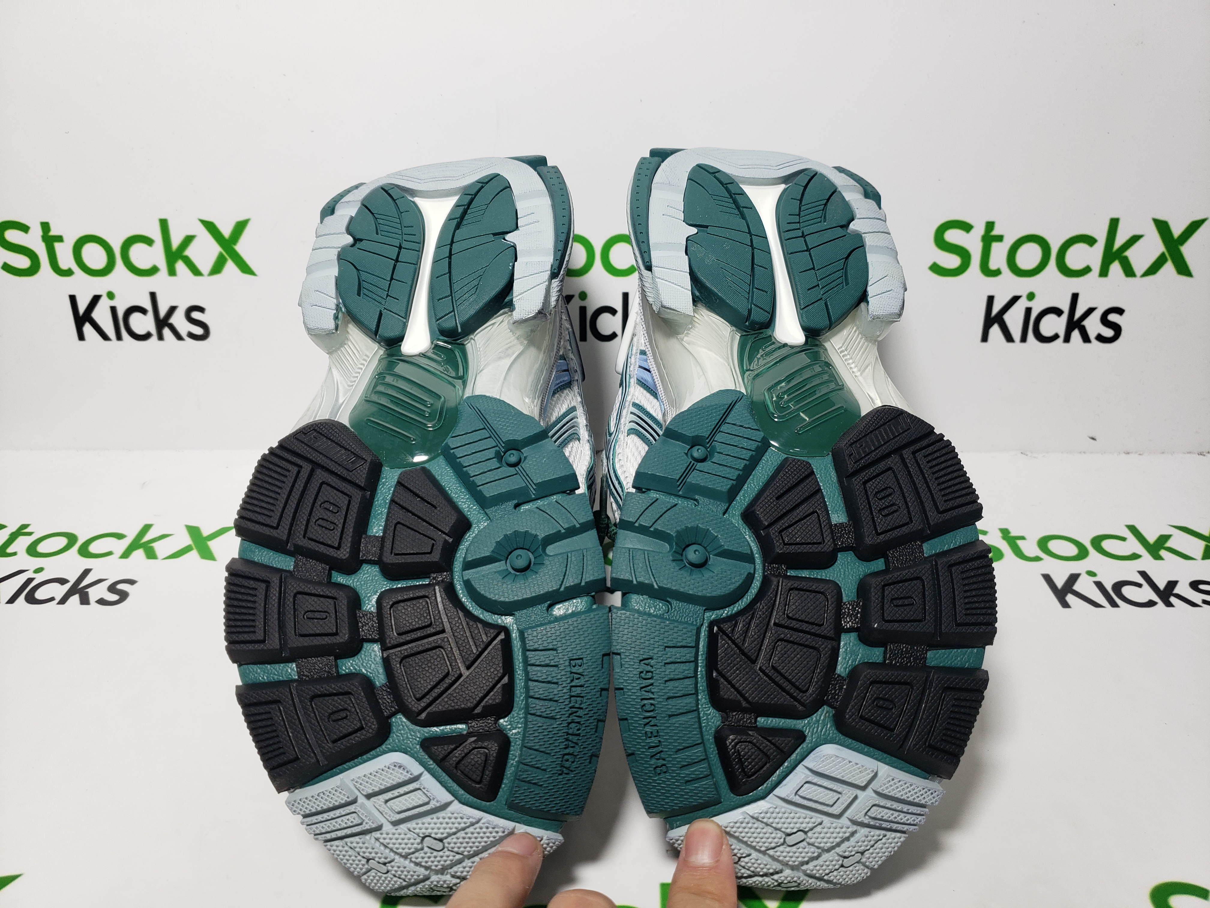 Balenciaga Runner Sneaker White Green Blue 772774 W3RMU 9034 review Stockxkicks 04