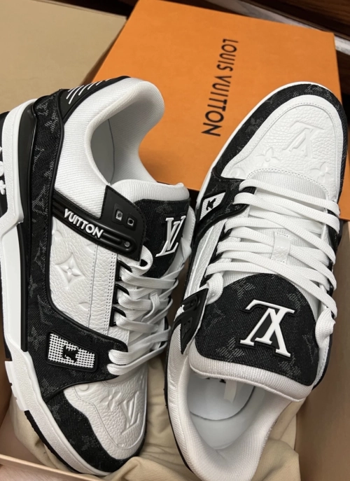 Louis Vuitton Trainer Black And White Cloth Cover VL1202 review 