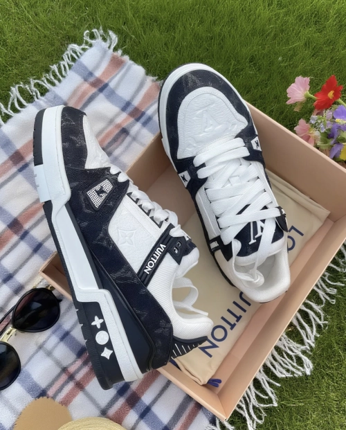 Louis Vuitton Trainer Black And White Cloth Cover VL1202 review 