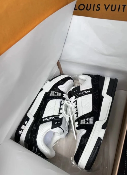 Louis Vuitton Trainer Black And White Cloth Cover VL1202 review 