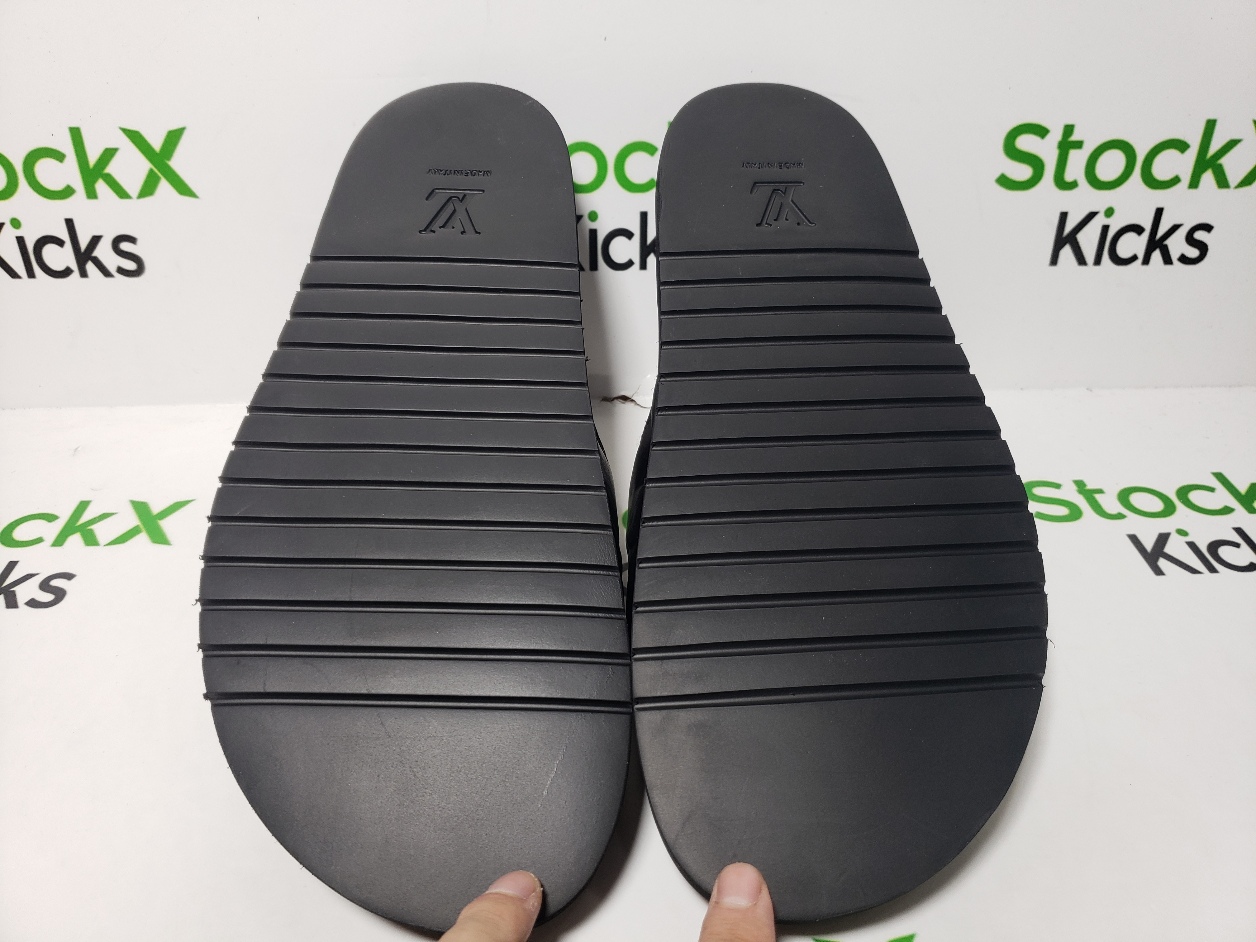 LOUIS VUITTON Miami Black embossing review Stockxkicks 04
