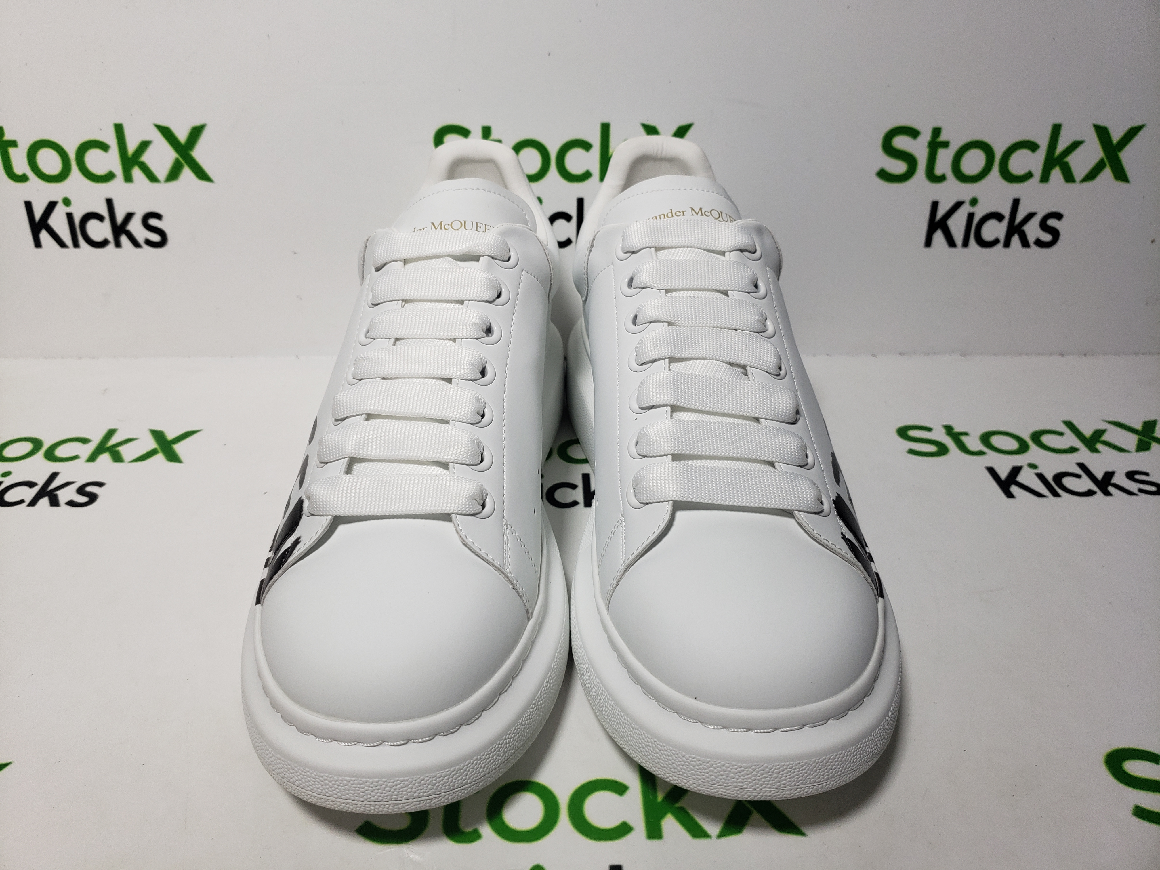Alexander McQueen Oversized Graffiti White Black review Stockxkicks 01