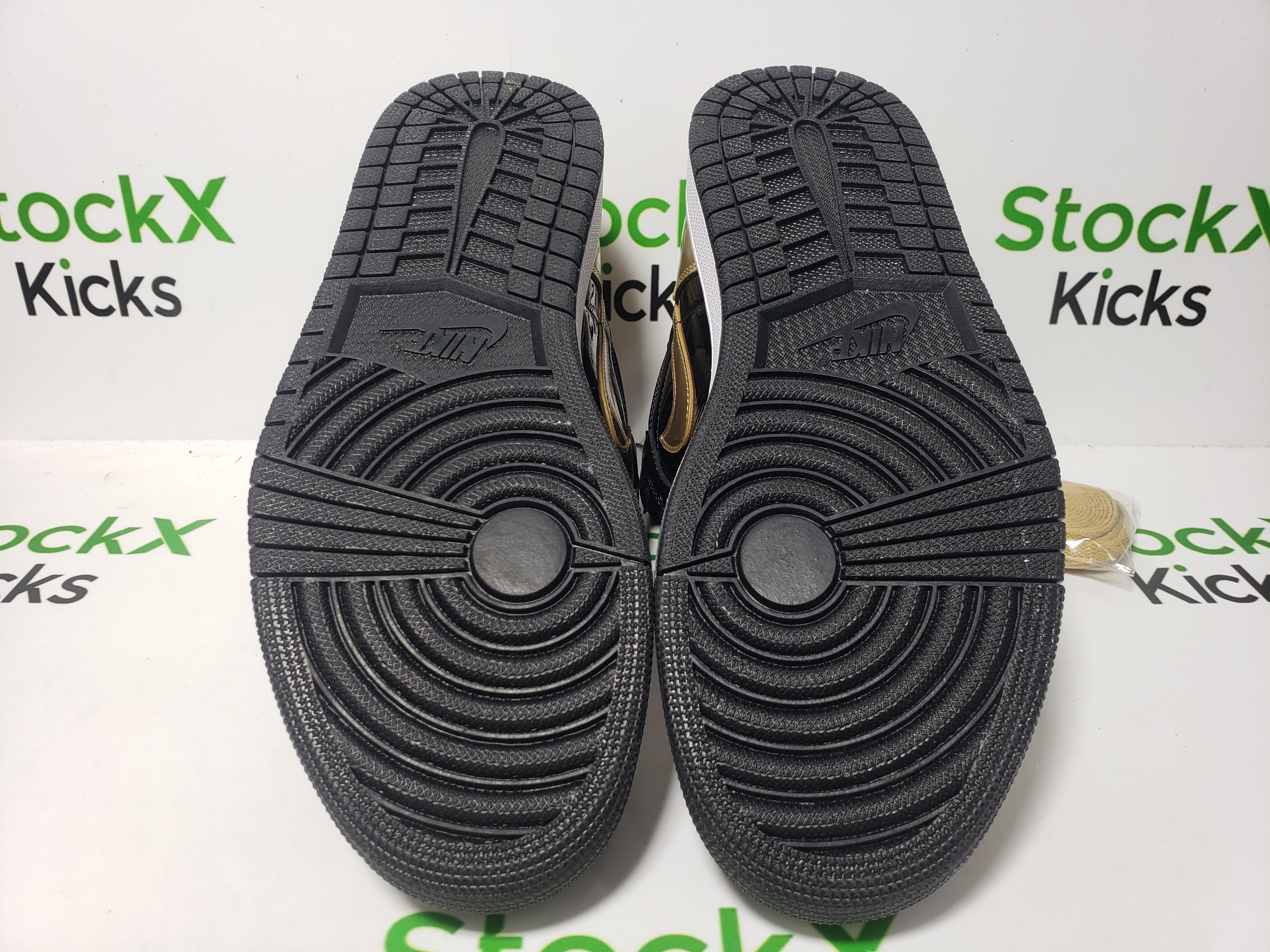 PK God Batch Air Jordan 1 Retro High NRG Patent Gold Toe 861428-007 review Stockxkicks 04